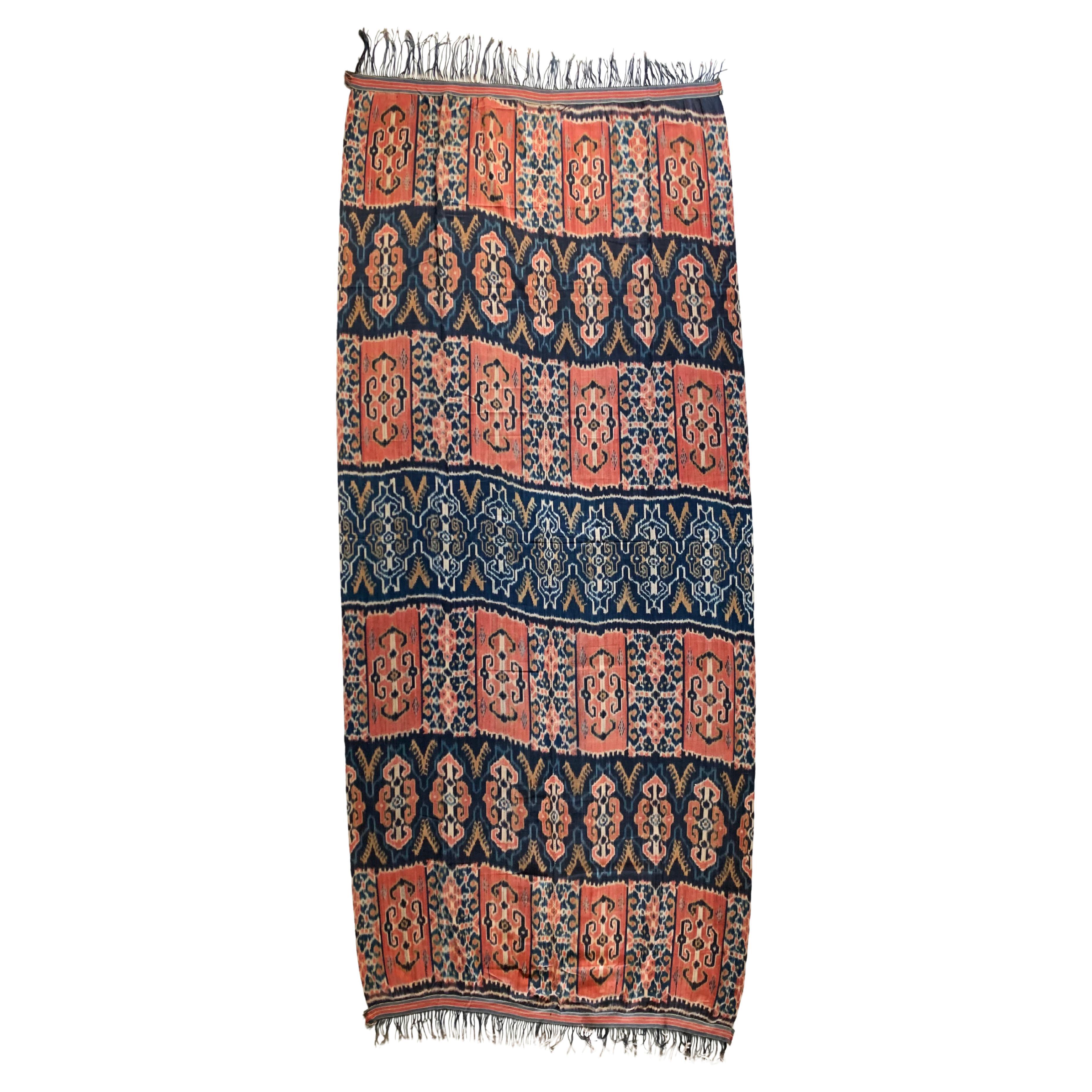 Ikat-Textil von Sumba-Insel mit atemberaubenden Stammesmotiven, Indonesien