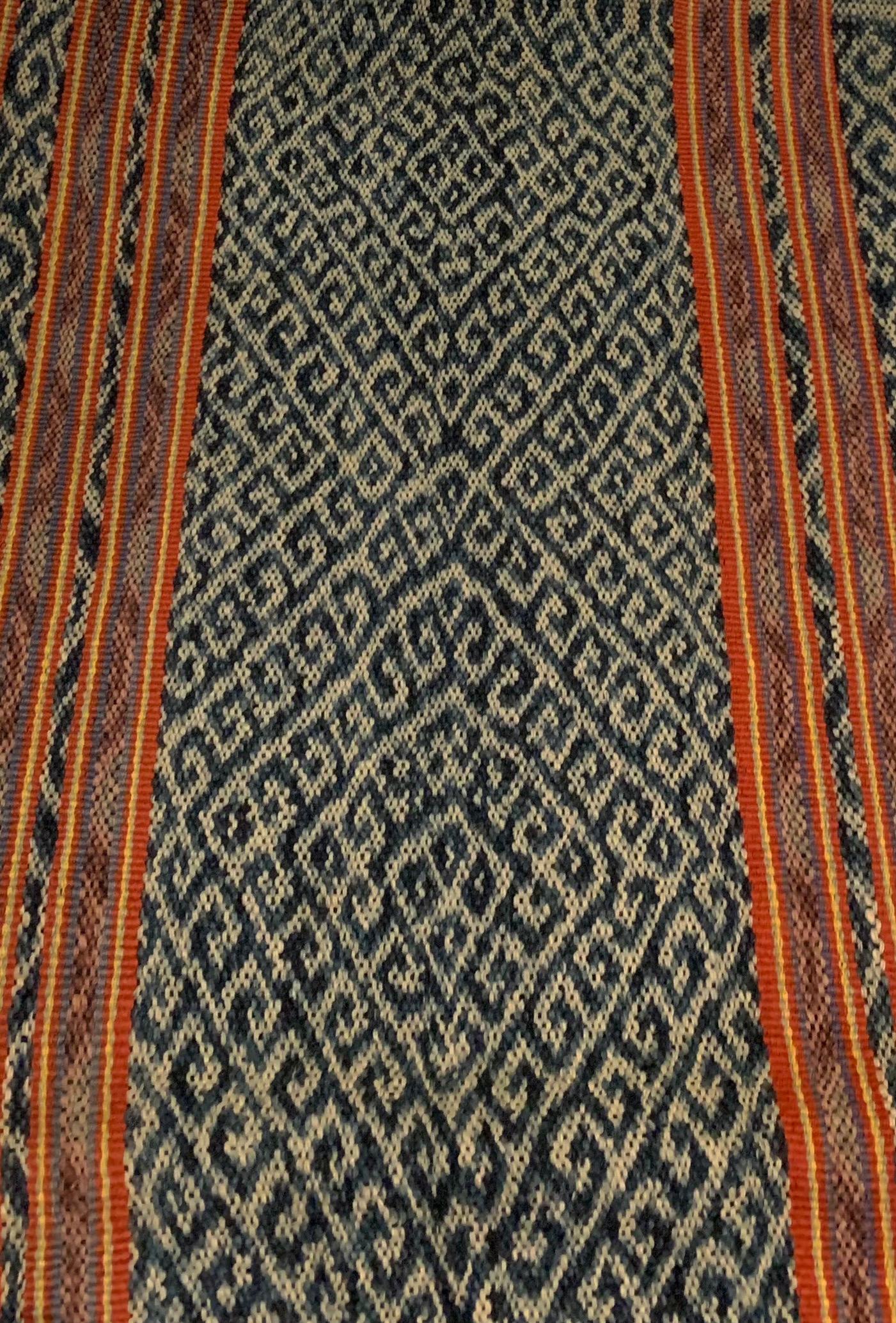 Ikat-Textil von Timor-Insel mit atemberaubendem naturfarbenem Farbstoff, Indonesien (Sonstiges) im Angebot