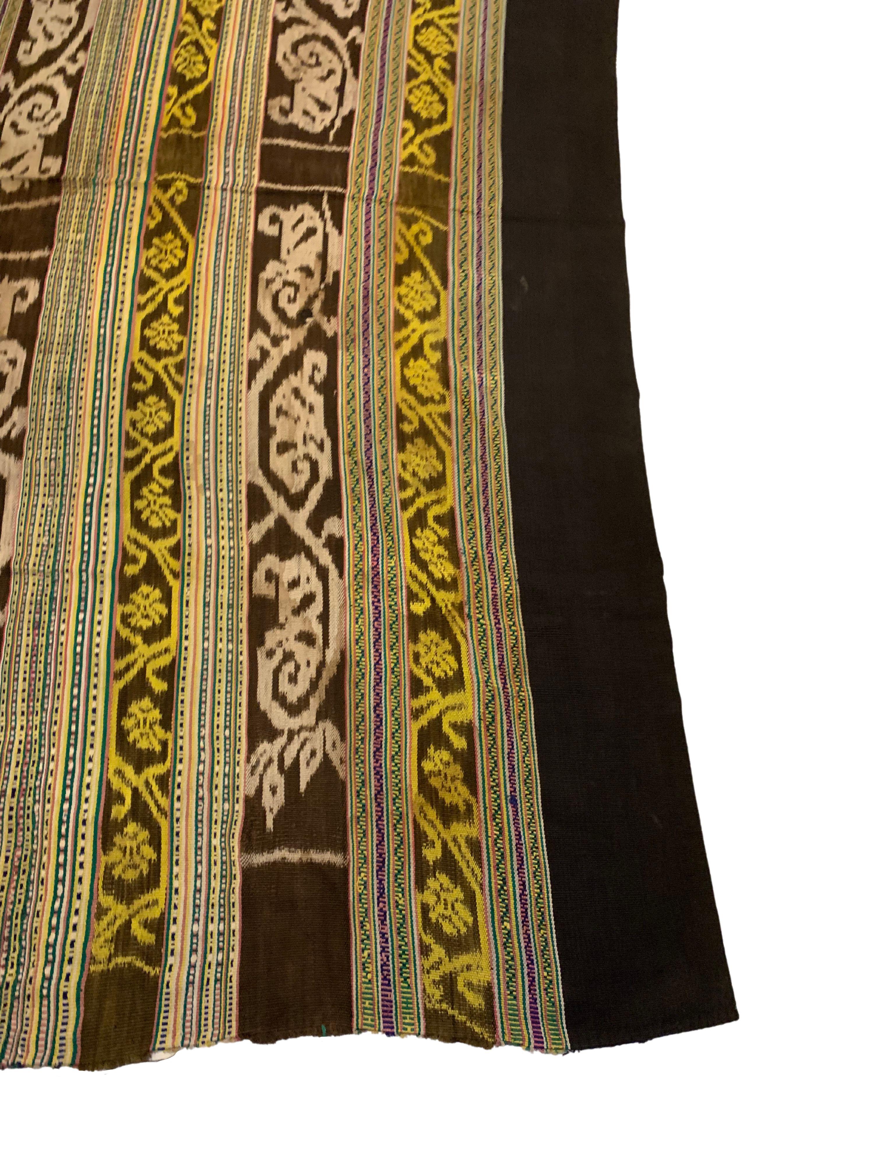 Ikat-Textil von Timor-Insel mit atemberaubendem naturfarbenem Farbstoff, Indonesien (Indonesisch) im Angebot