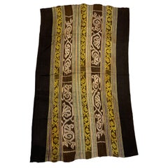 Textile Ikat de l'île de Timor avec une étonnante teinture de couleur naturelle, Indonésie
