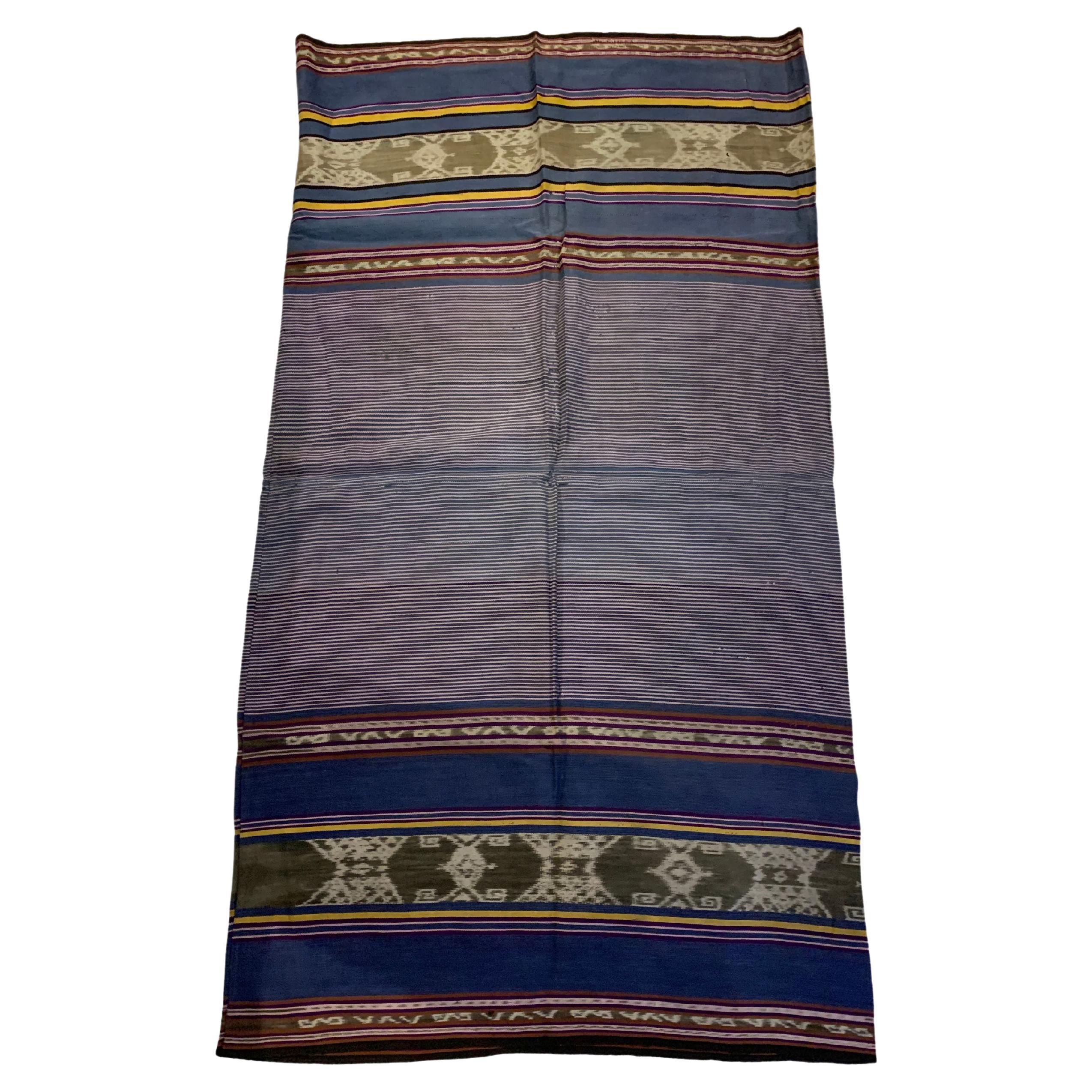 Ikat-Textil von Timor-Insel mit atemberaubendem naturfarbenem Farbstoff, Indonesien