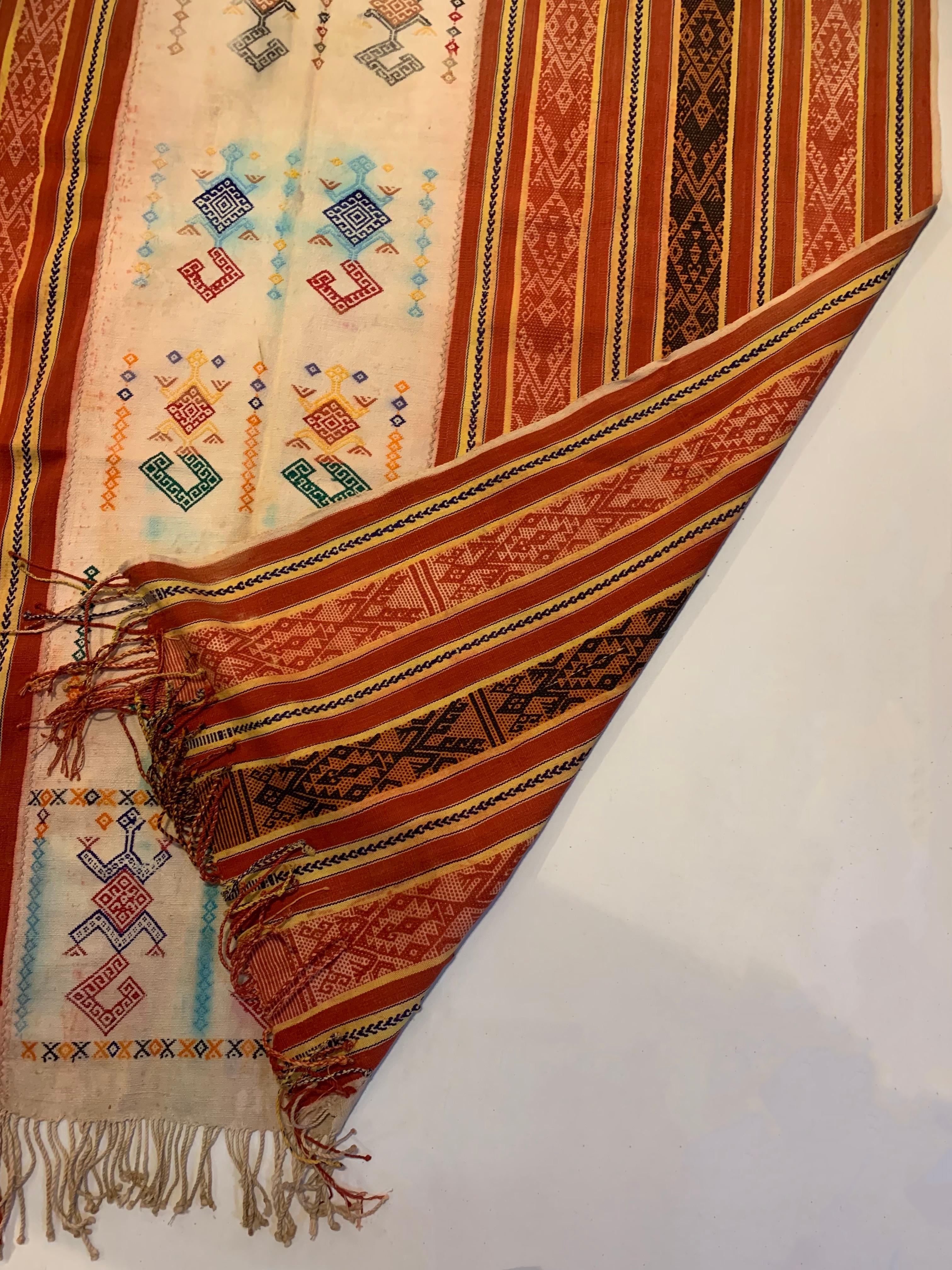 Ikat-Textil von Timor mit atemberaubenden Stammesmotiven und Farben, Indonesien, ca. 1950 im Angebot 4