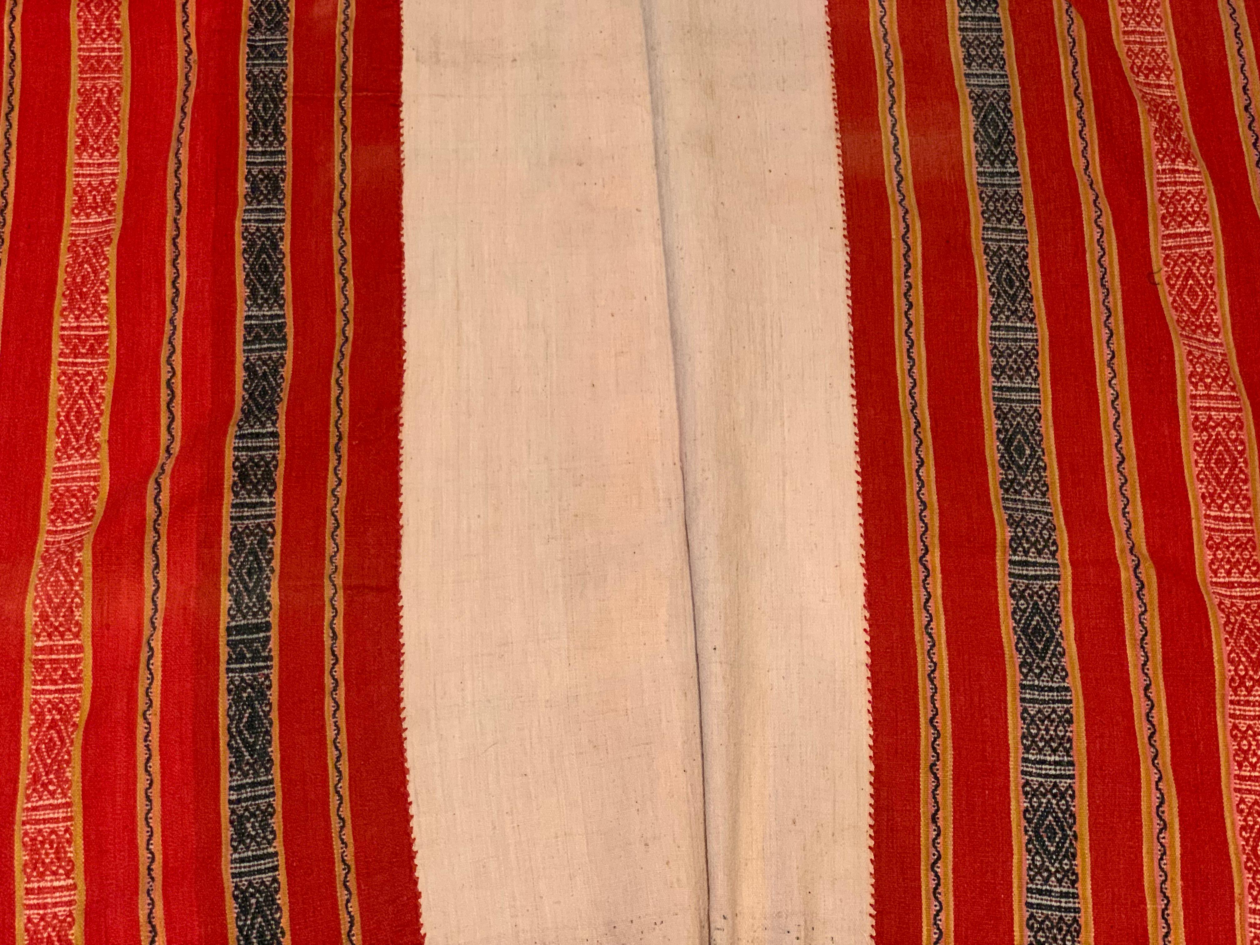 Ikat-Textil von Timor mit atemberaubenden Stammesmotiven und Farben, Indonesien, ca. 1950 (Sonstiges) im Angebot