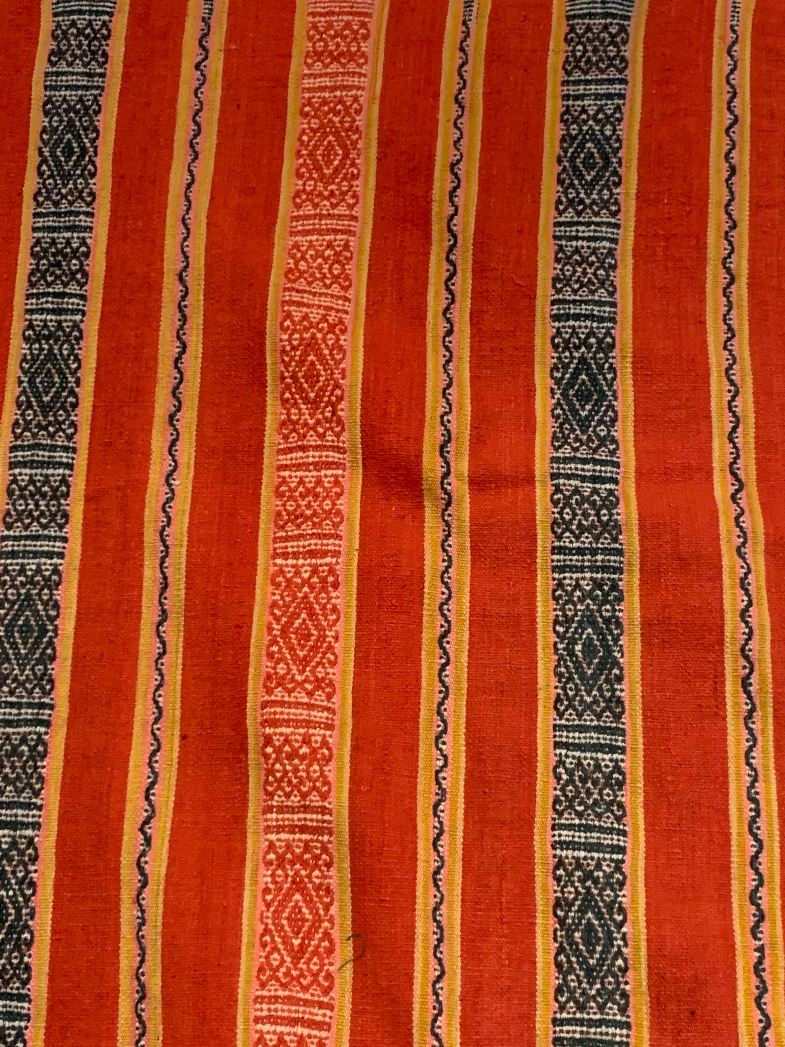 Ikat-Textil von Timor mit atemberaubenden Stammesmotiven und Farben, Indonesien, ca. 1950 im Zustand „Gut“ im Angebot in Jimbaran, Bali