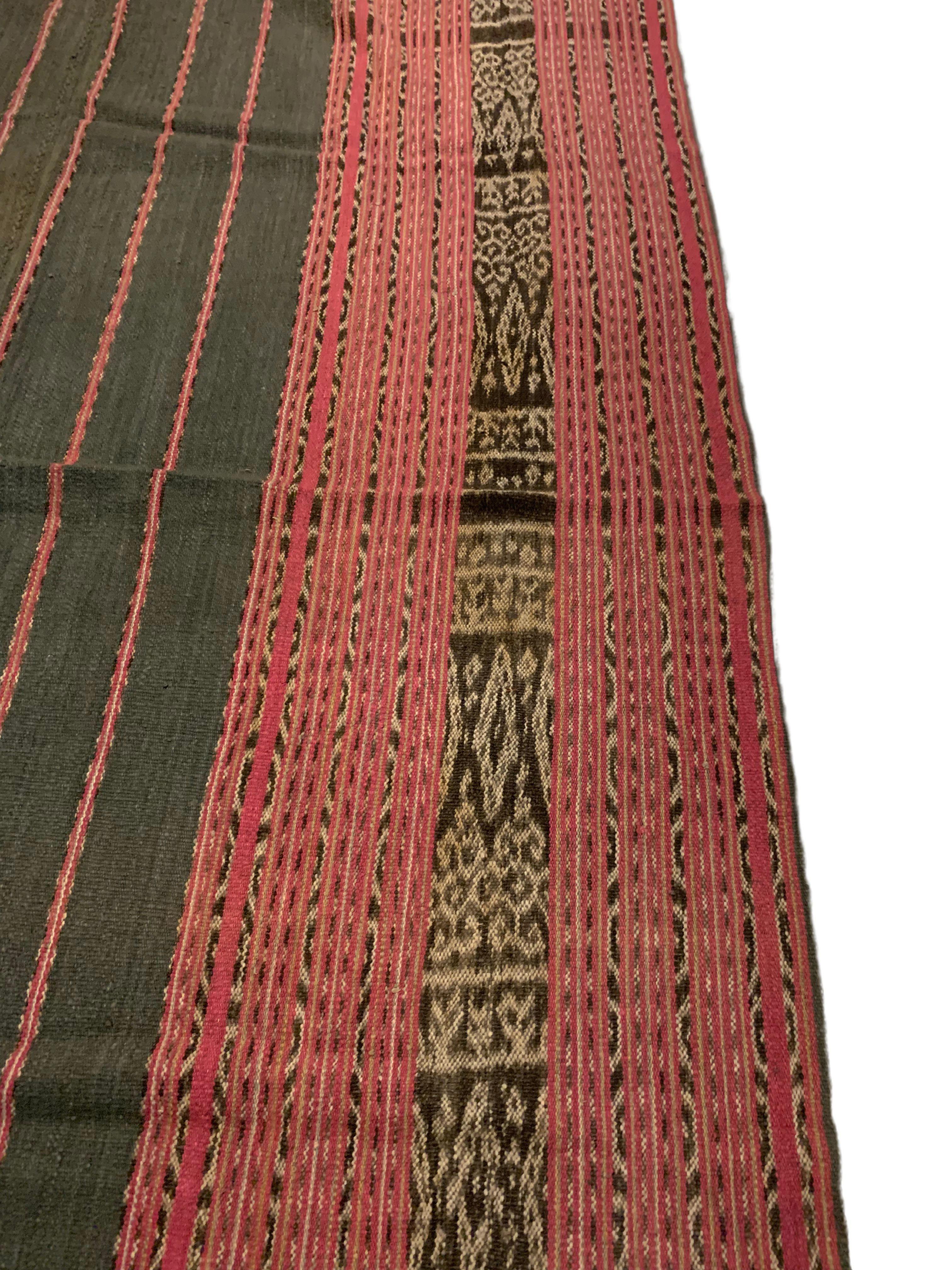 Ikat Textile from Timor Stunning Tribal Motifs & Colors, Indonesia, c. 1950 In Good Condition In Jimbaran, Bali