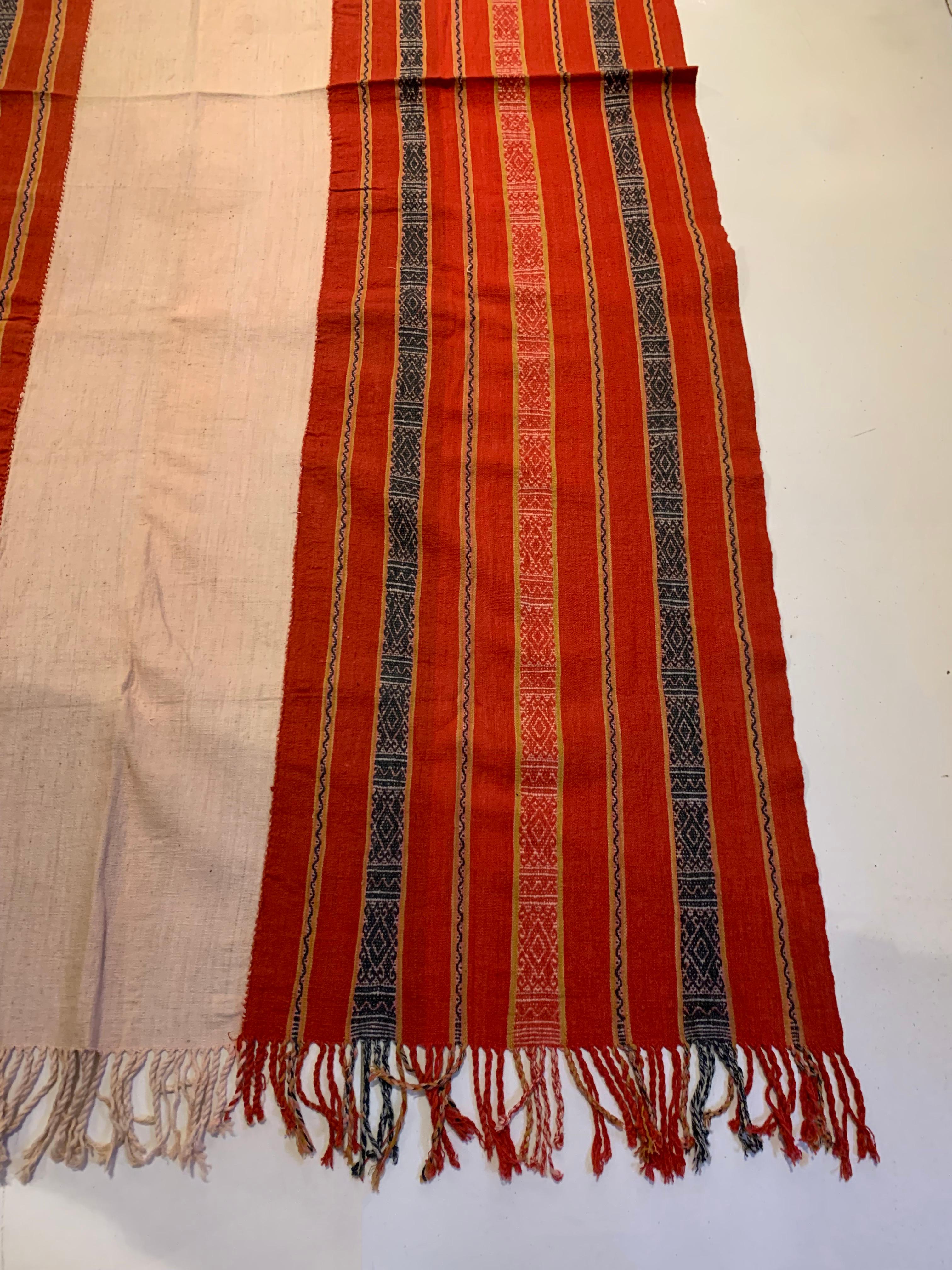 Ikat-Textil von Timor mit atemberaubenden Stammesmotiven und Farben, Indonesien, ca. 1950 (Mitte des 20. Jahrhunderts) im Angebot