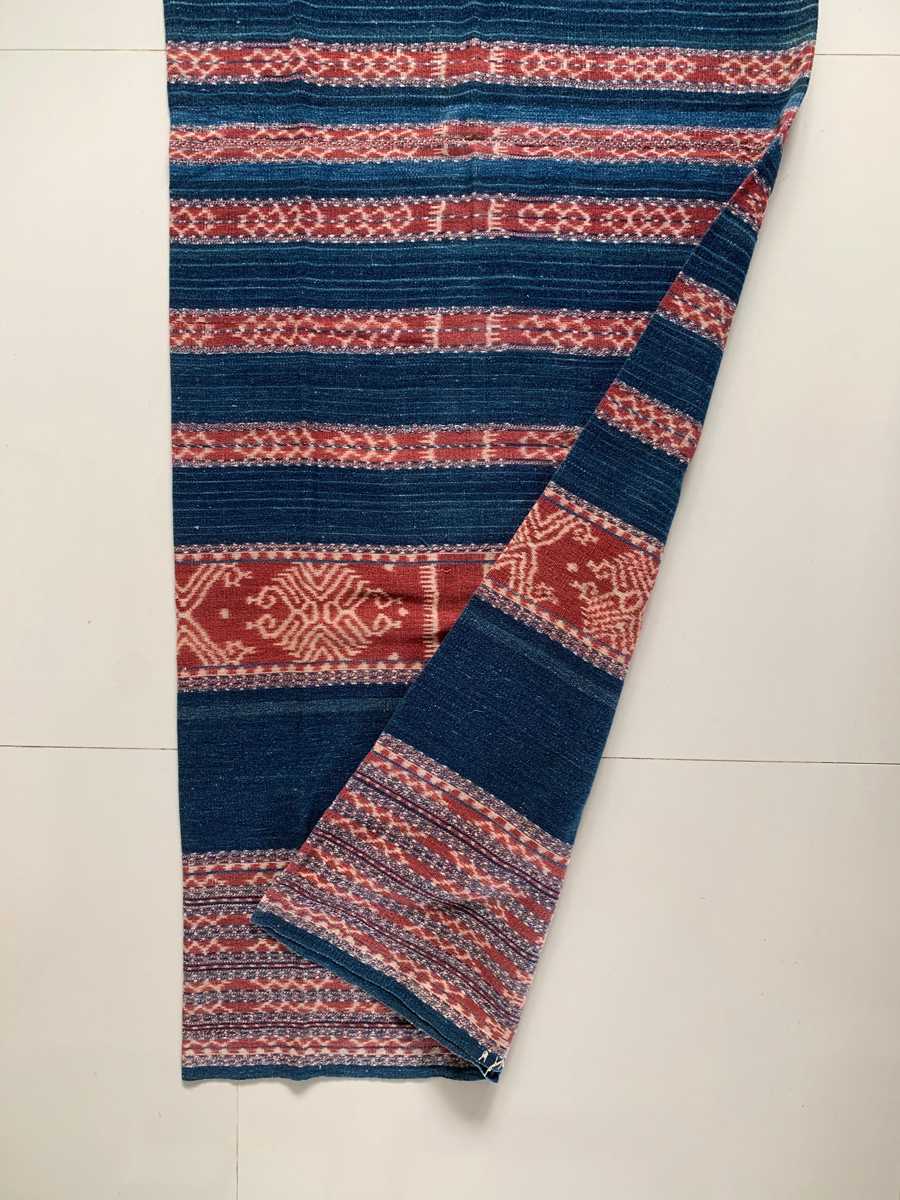 Ikat Textile from Timor with Naturally Coloured Dye & Tribal Motifs, Indonesia In Good Condition For Sale In Jimbaran, Bali