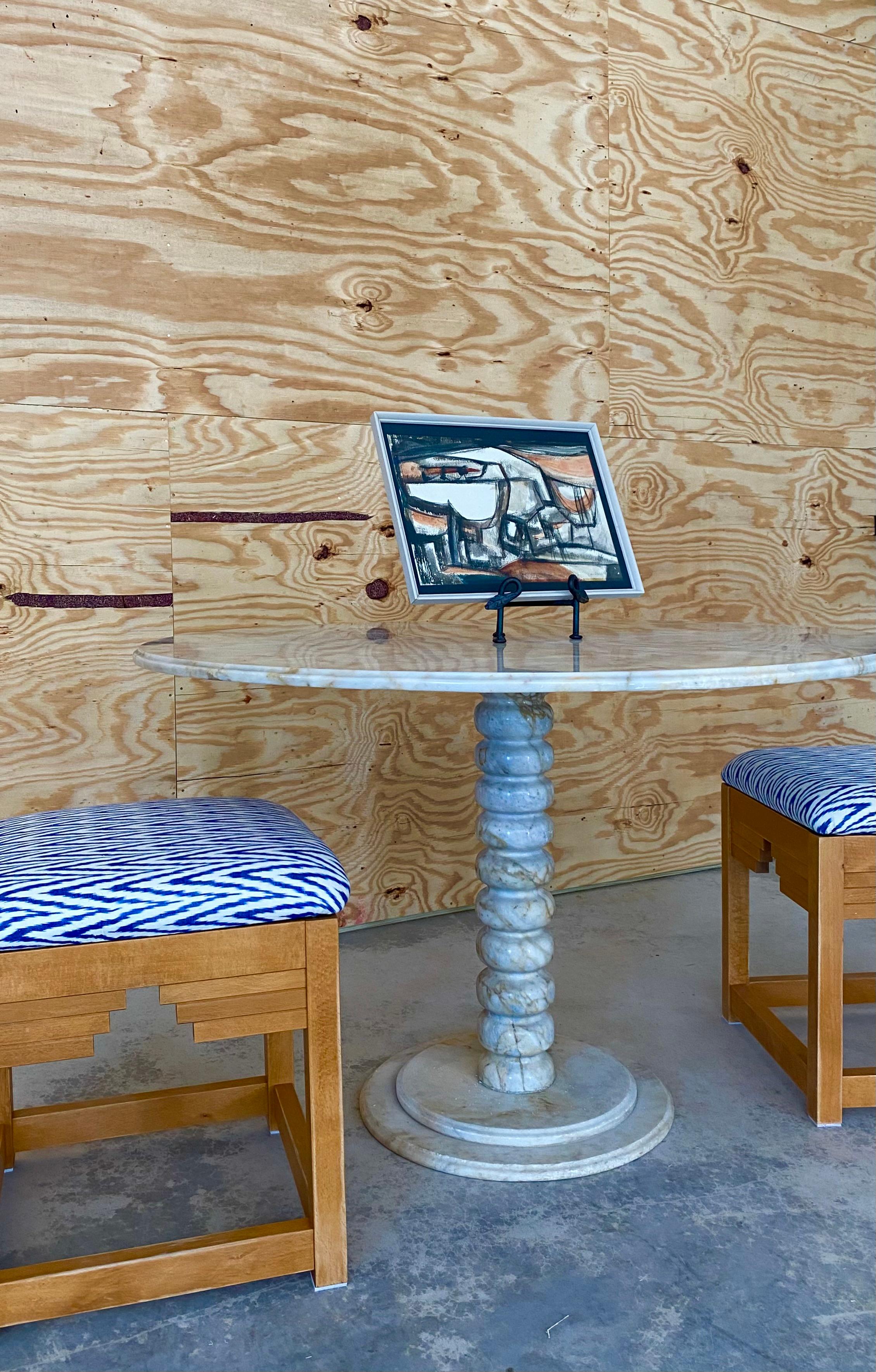 Américain Paire d'ottomans Ziggurat tapissés Ikat en vente