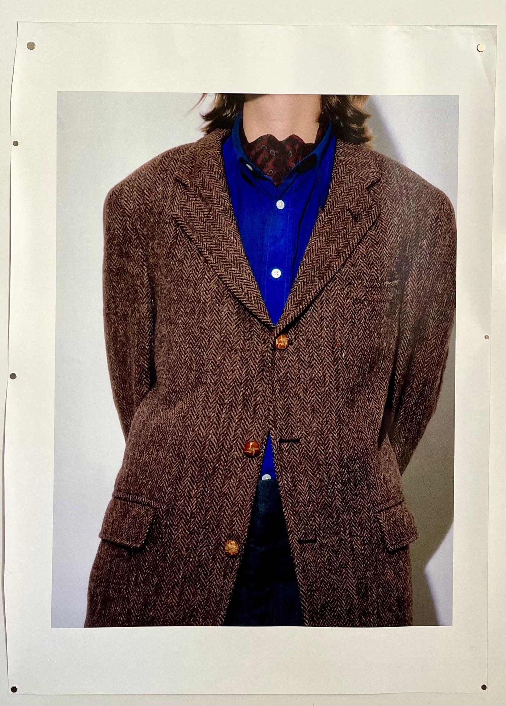 Serie BEYOND DECORUM, GESCHLOSSEN UND OFFEN,
Ich verkaufe sie einzeln. Es sind Paare von offenen und geschlossenen Jacken. Ich werde das zweite Foto als Referenz hinzufügen. Dieses Angebot bezieht sich nur auf das Foto der geschlossenen