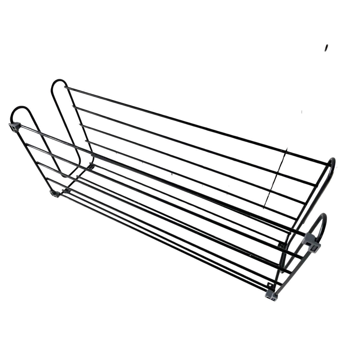 1980er IKEA 'Frän' Hut- und Schuhregal. Rohrförmige Metallkonstruktion mit zwei  Ablagefächer für Hüte, Schuhe oder andere Aufbewahrungsmöglichkeiten. Erfordert Wandmontage. Moderner Designklassiker aus den 1980er Jahren. Hergestellt in Schweden.