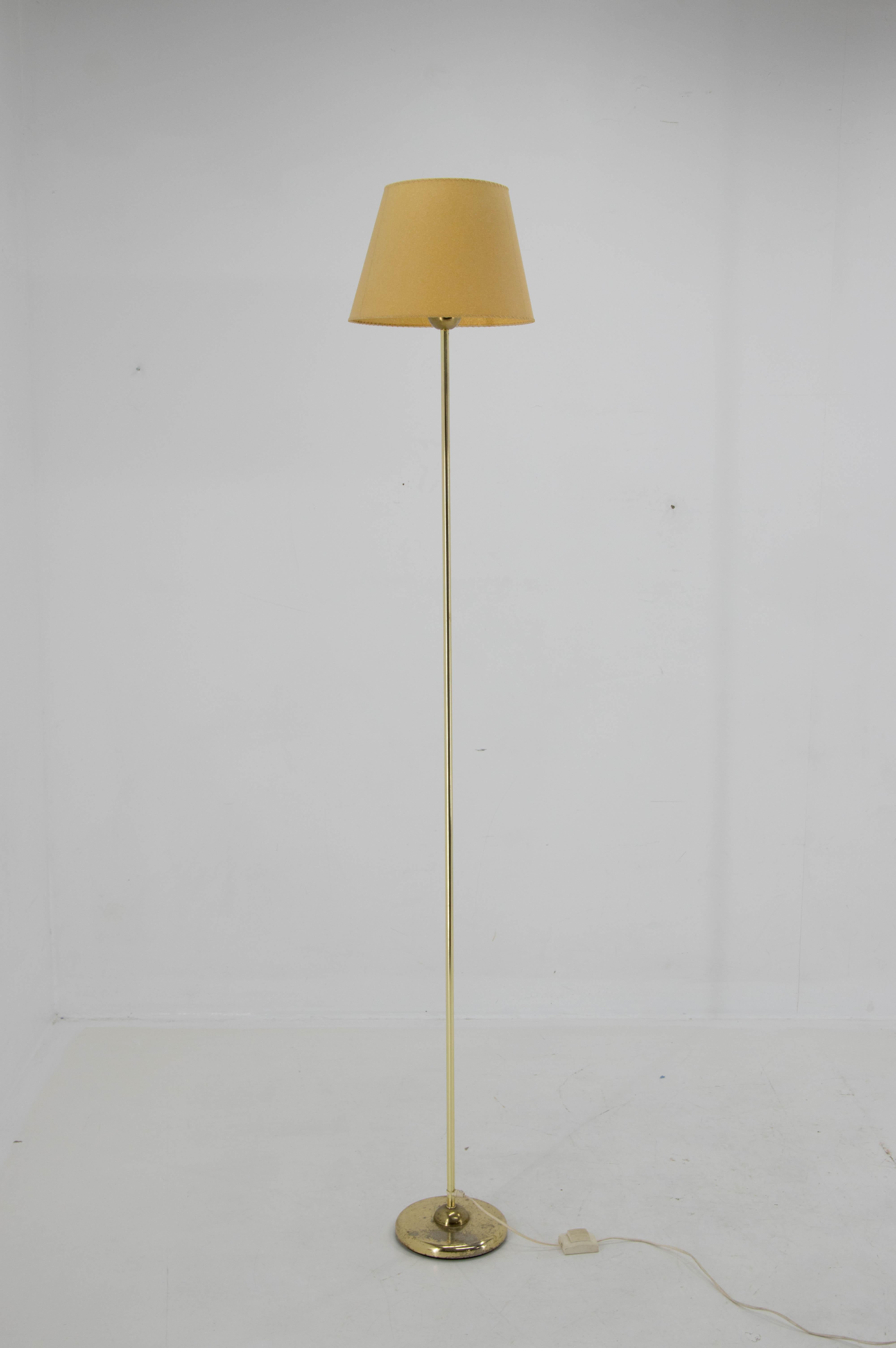 Very tall floor lamp by IKEA.
Estimated date of production: 1980s
Brass stand with nice age patina.
New parchment paper shade.
1x60W, E25-E27 bulb
Original foot switch.
US plug adapter included