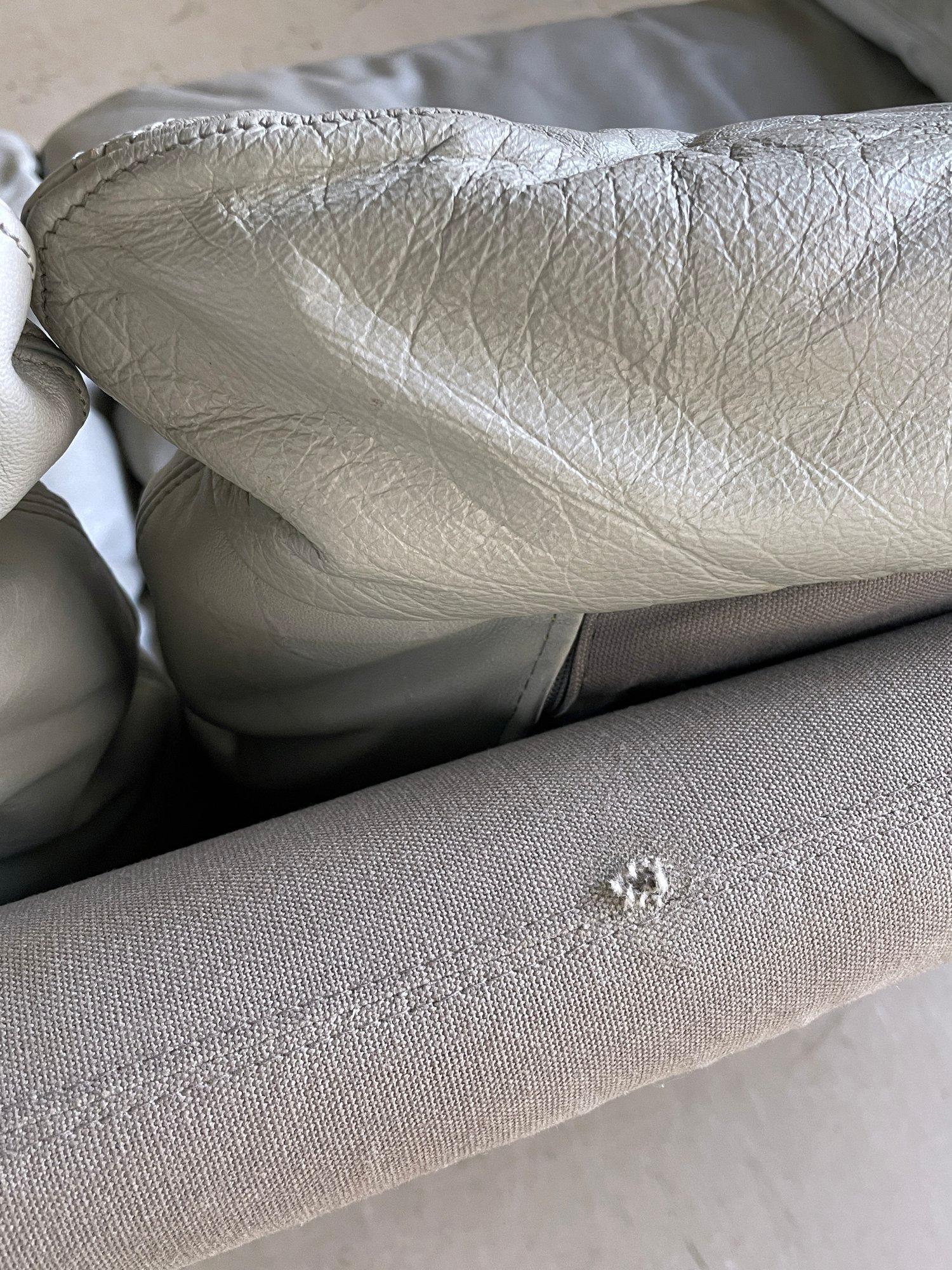 IKEA ‘MOMENT’ leather Sofa designed by Niels Gammelgaard, 1985 11