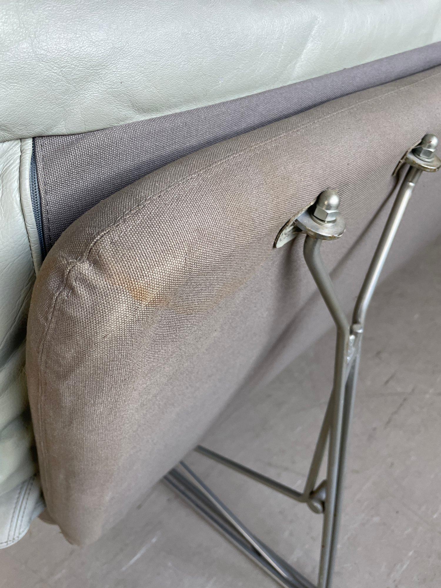IKEA ‘MOMENT’ leather Sofa designed by Niels Gammelgaard, 1985 12