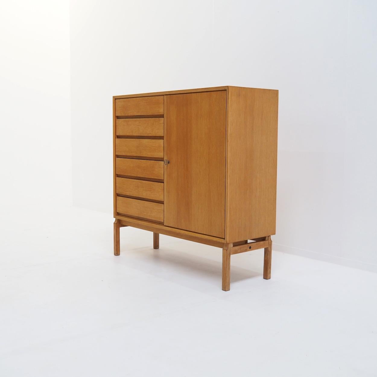 IKEA ‘MTP DL’ Cabinet in Natural Oak, Designed by Marian Grabinski in 1963 In Good Condition In Beerse, VAN