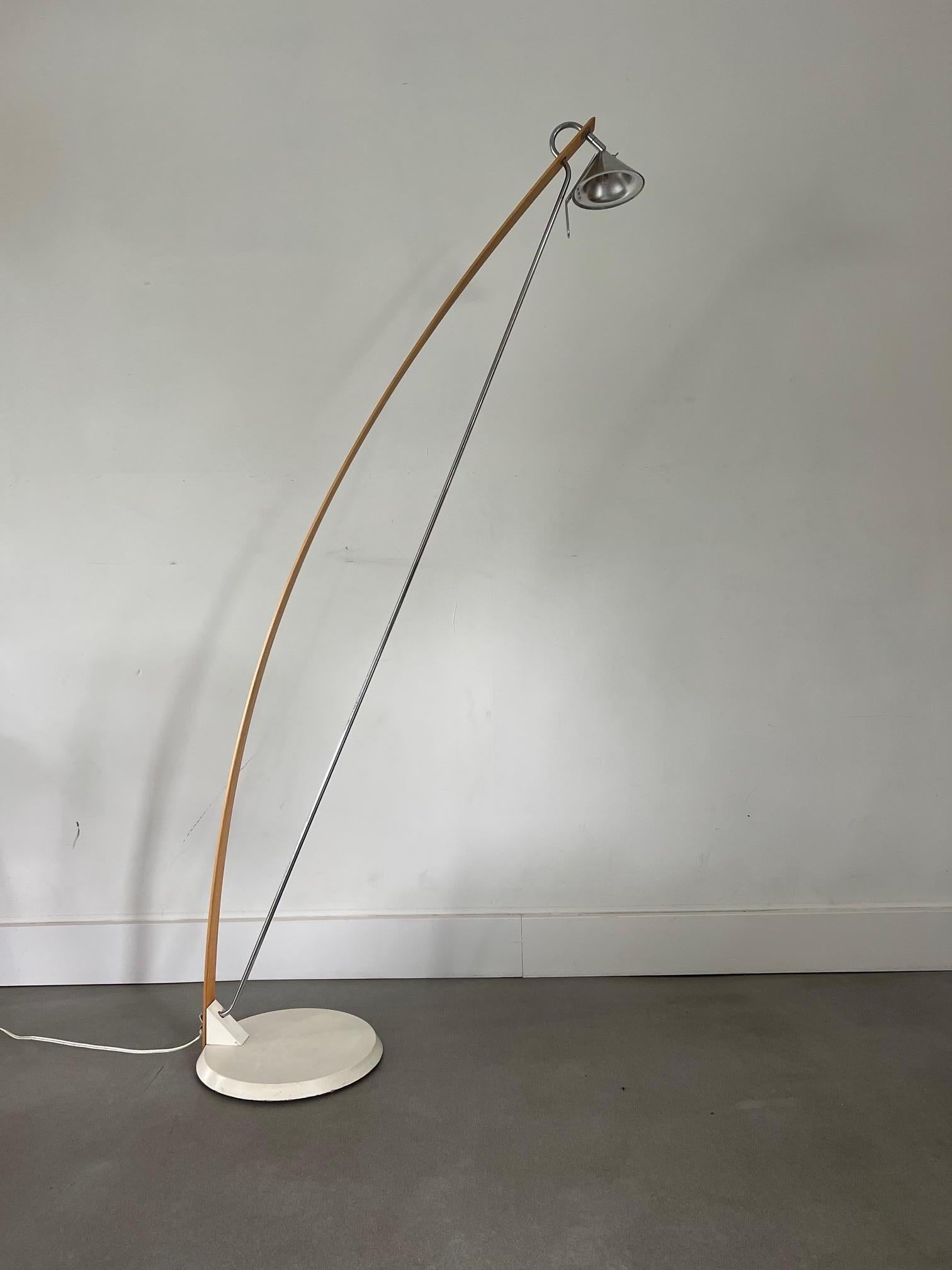 The Prolog floor lamp features a sleek and minimalist design, typical of Scandinavian aesthetics. It is known for its clean lines and functionality, making it a versatile addition to various interior styles. The lamp includes a slender metal stand,