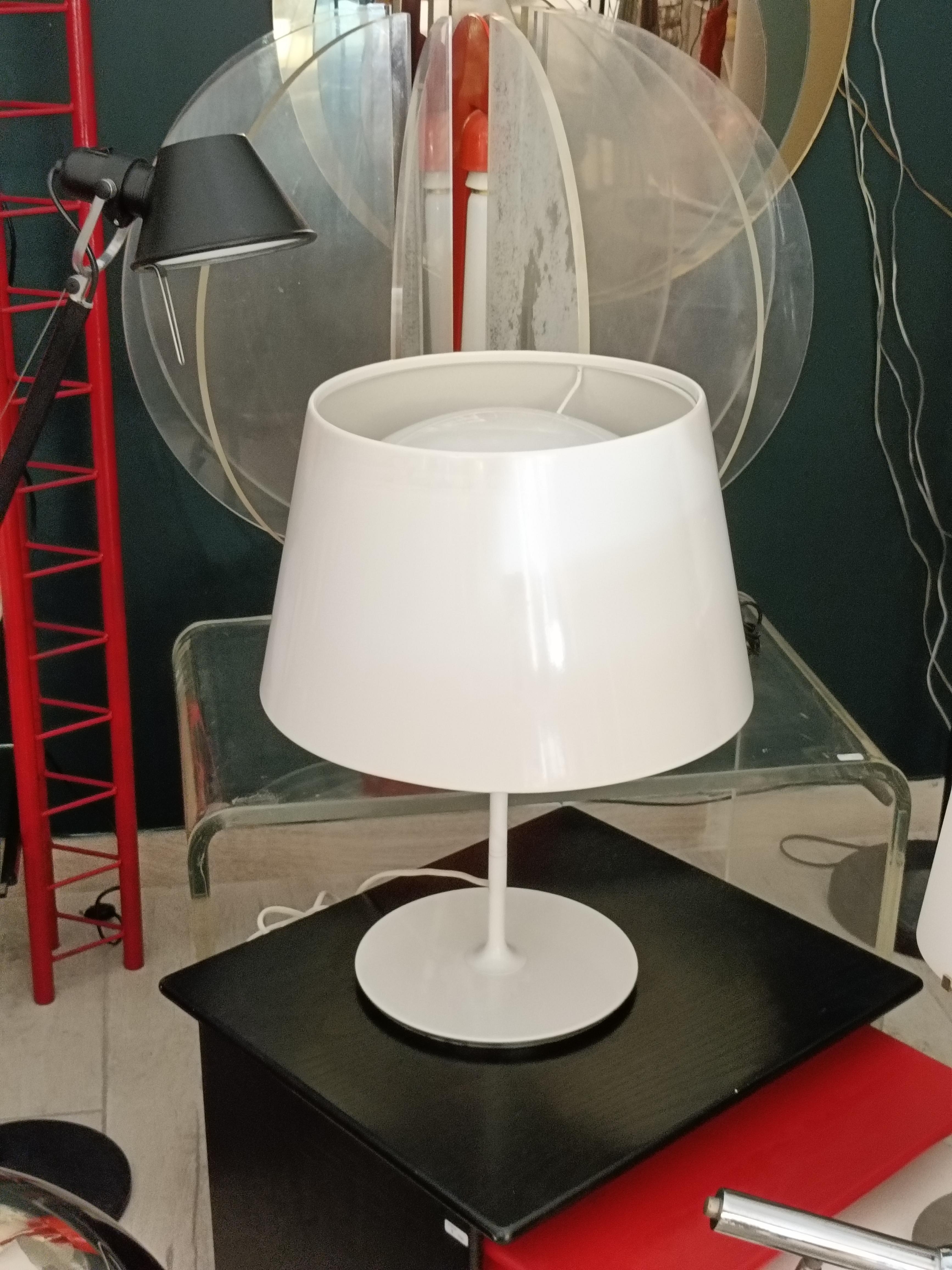 Ikea Rara Lampada da Tavolo Bianca Mod. Kulla, Svezia 1990s en Bueno estado para la venta en Naples, IT
