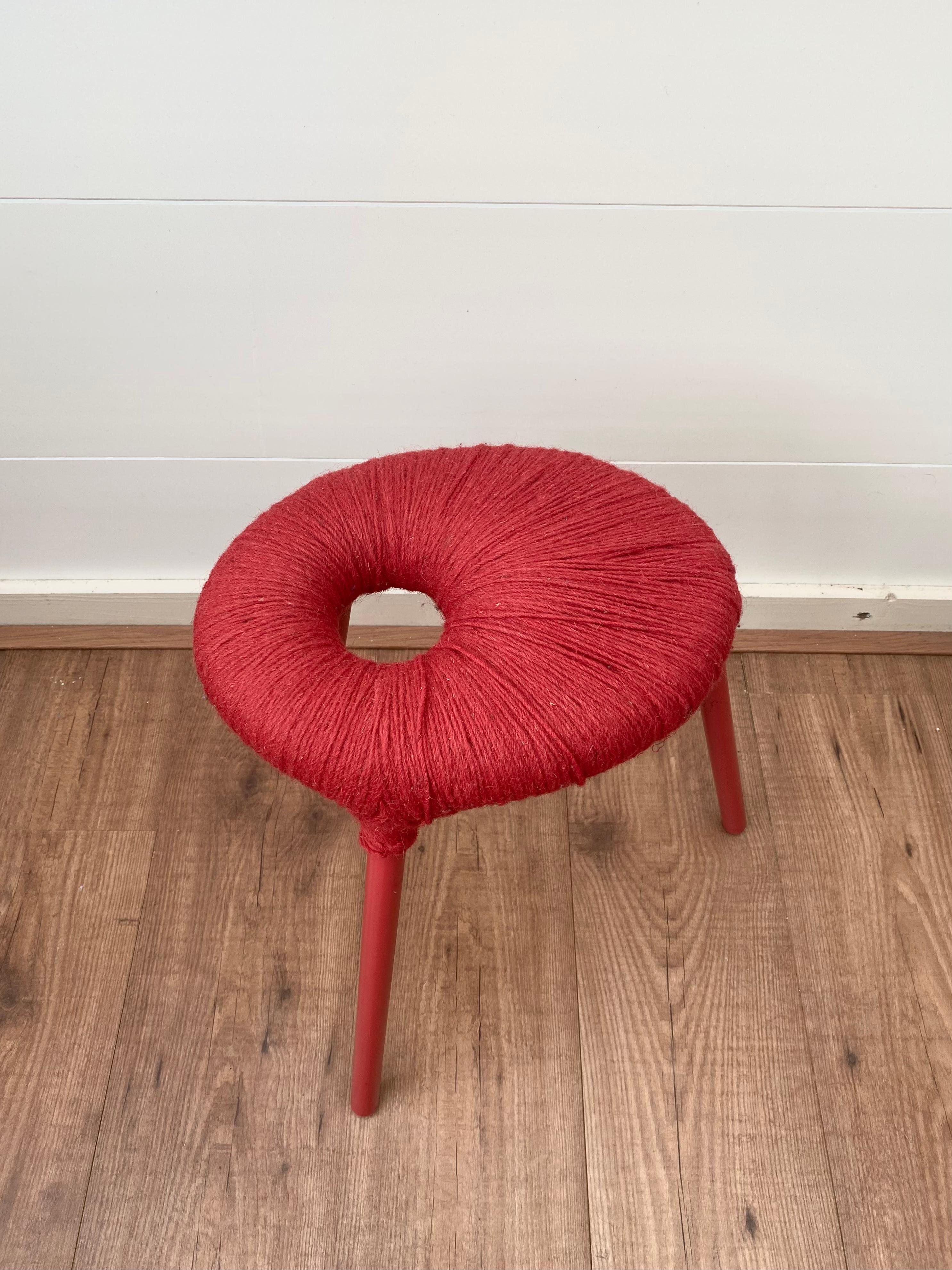 Ikea Rare Red Metal and Wool Three pod Stool, Model Eskilstuna, 1990s In Good Condition For Sale In Schagen, NL