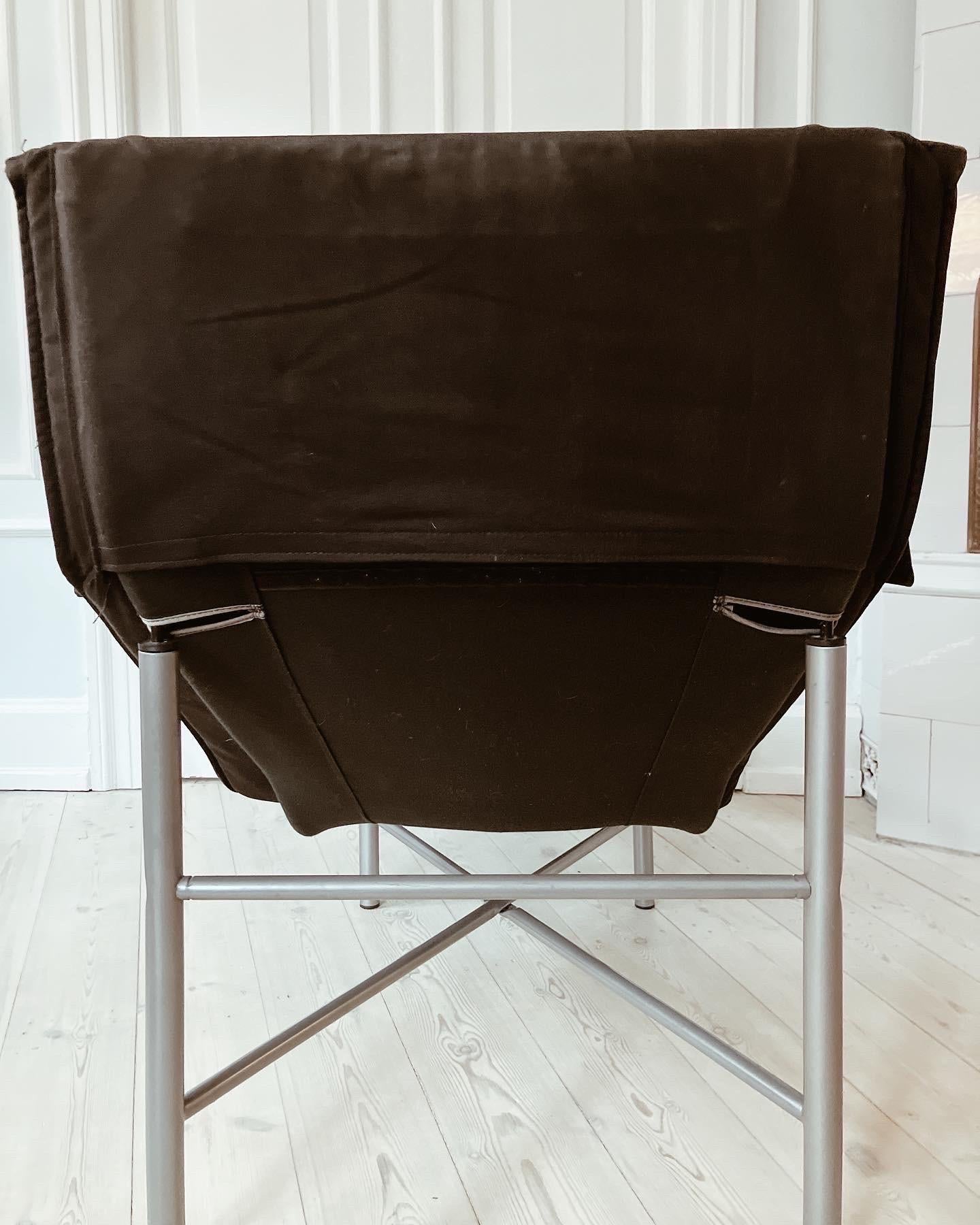 Vintage leather sky lounge chair by Tord Björklund for IKEA in the 1980’s. 

Patinated black leather on a steel base - really good condition.