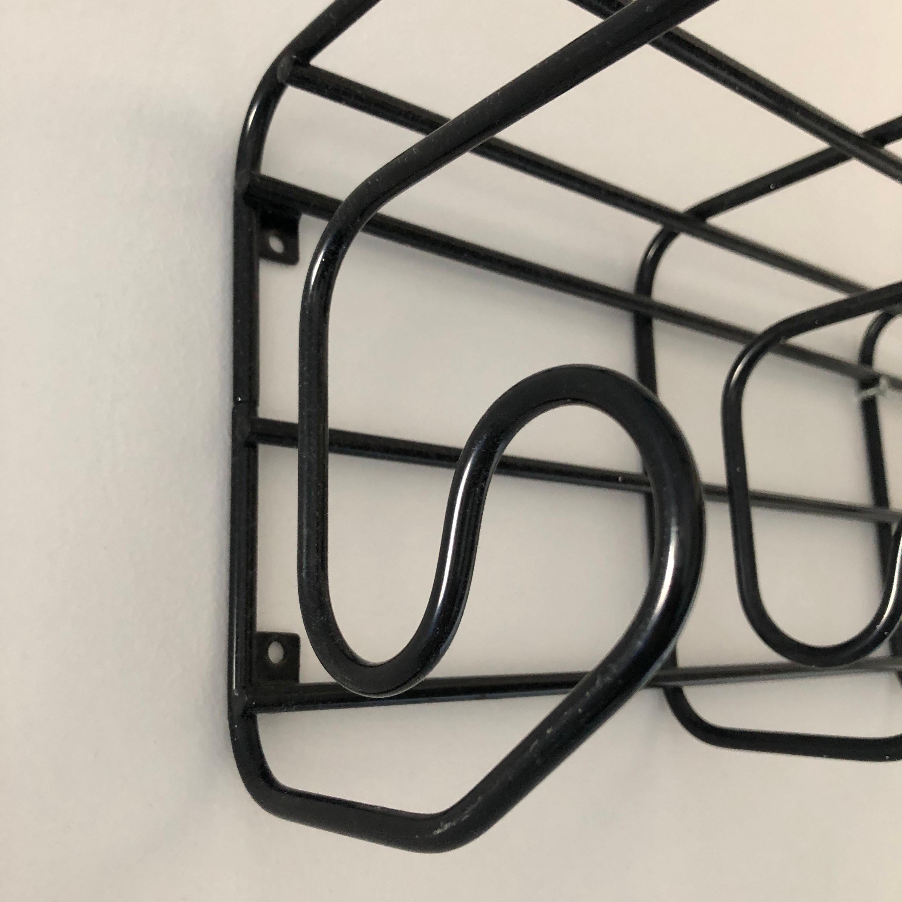 Ikea Vintage Pop Frän Appendiabiti in metallo nero retrò con ripiano anni '80 Postmoderno in vendita 1