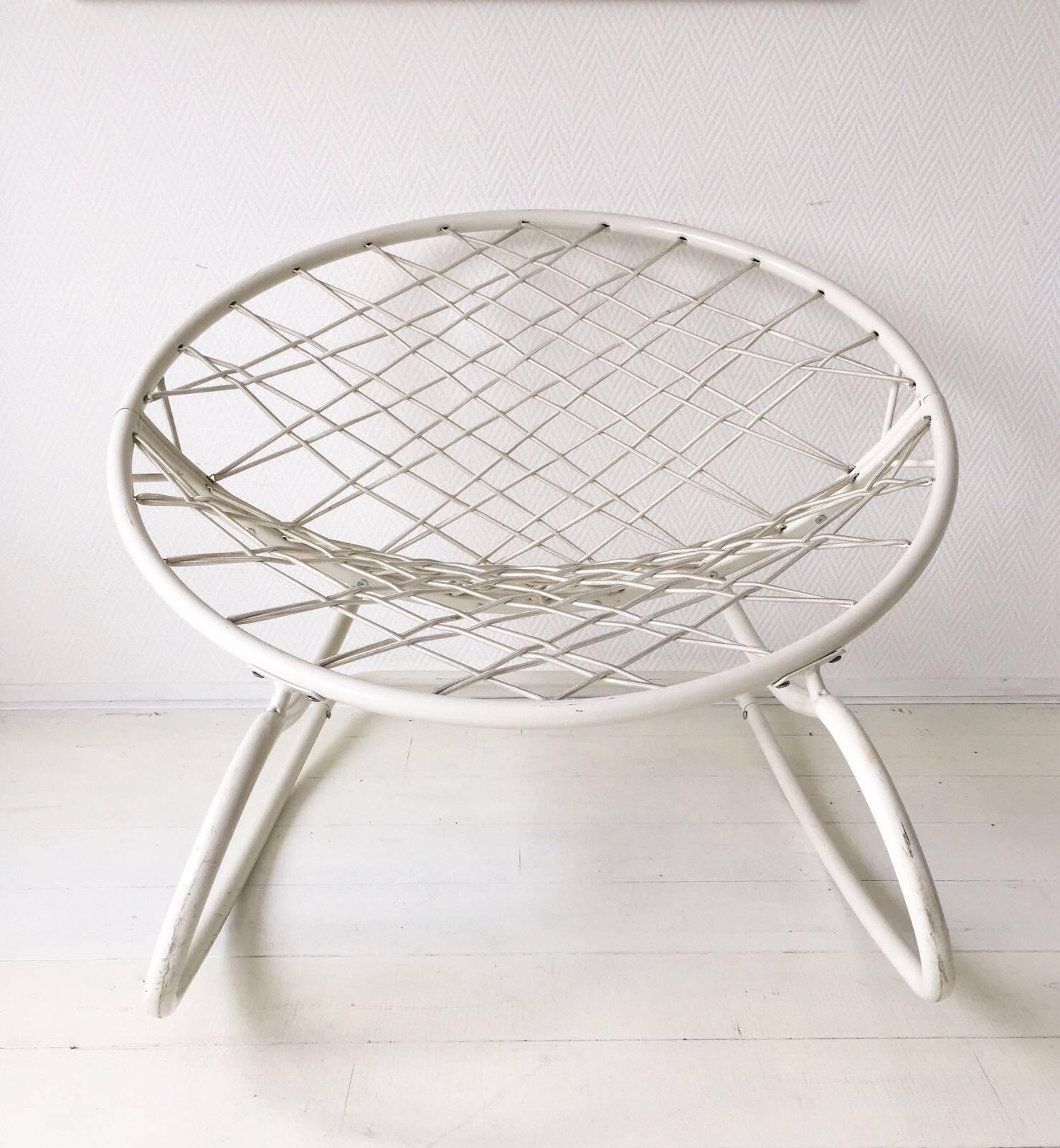From the PS series Ikea produced this lounge/rocking chair, which was designed by Niels Gammelgaard. The chair features a (off) white enameled metal base with elastic cords creating the upholstery. The chair is no longer in production! Excellent