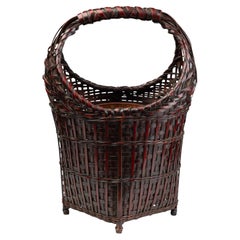 Ikebana basket in bamboo and rattan coated with a balck and red lacquer finish