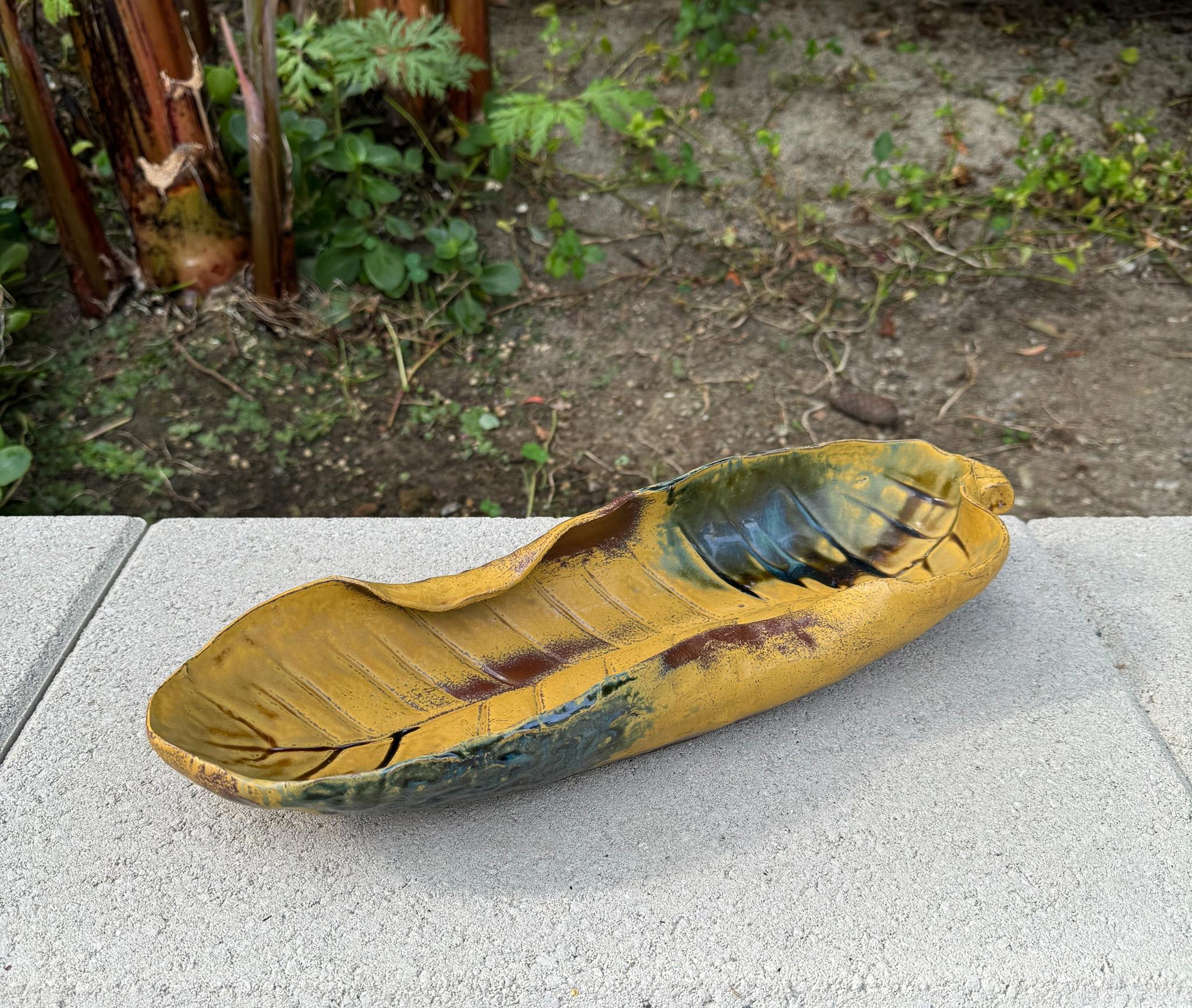 Plateau / bol / jardinière en céramique Ikebana en forme de feuille de bananier, Japon c.1970. 