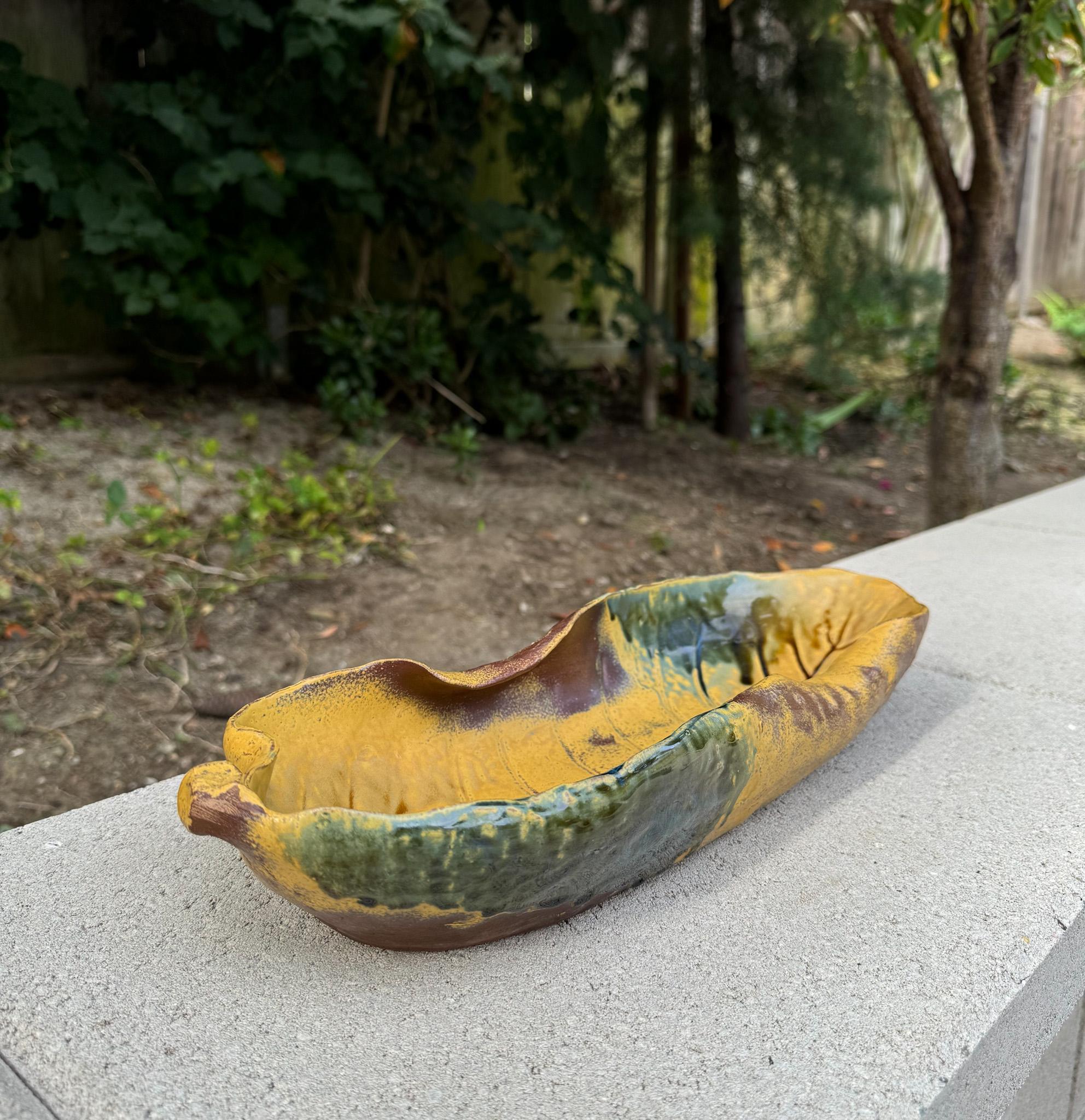 Japonais Plateau / jardinière en forme de feuille de bananier en céramique Ikebana, Japon C.C. en vente
