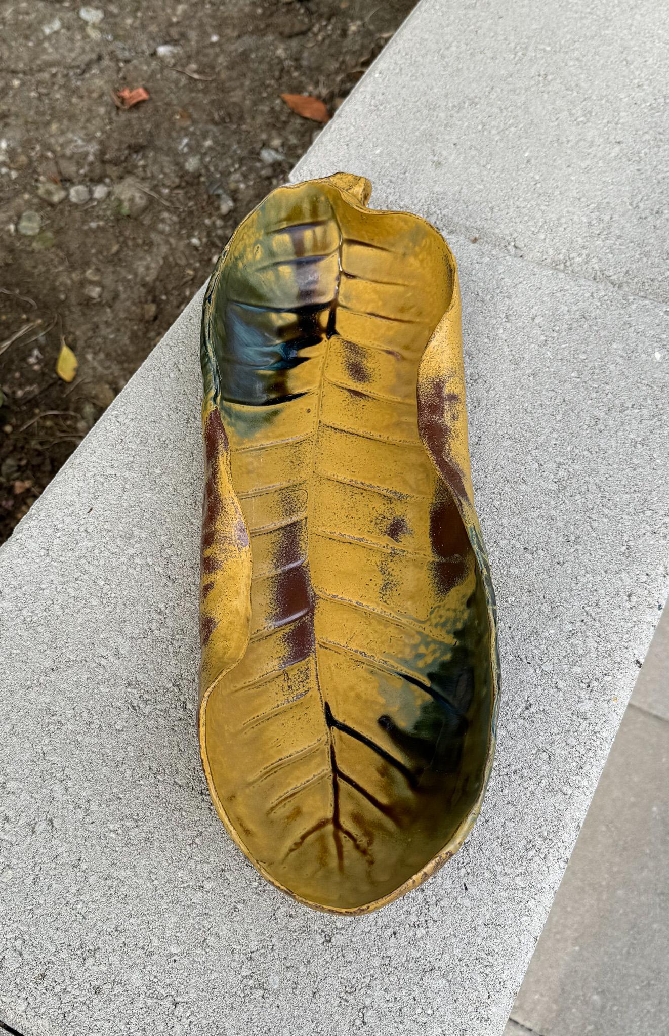Céramique Plateau / jardinière en forme de feuille de bananier en céramique Ikebana, Japon C.C. en vente
