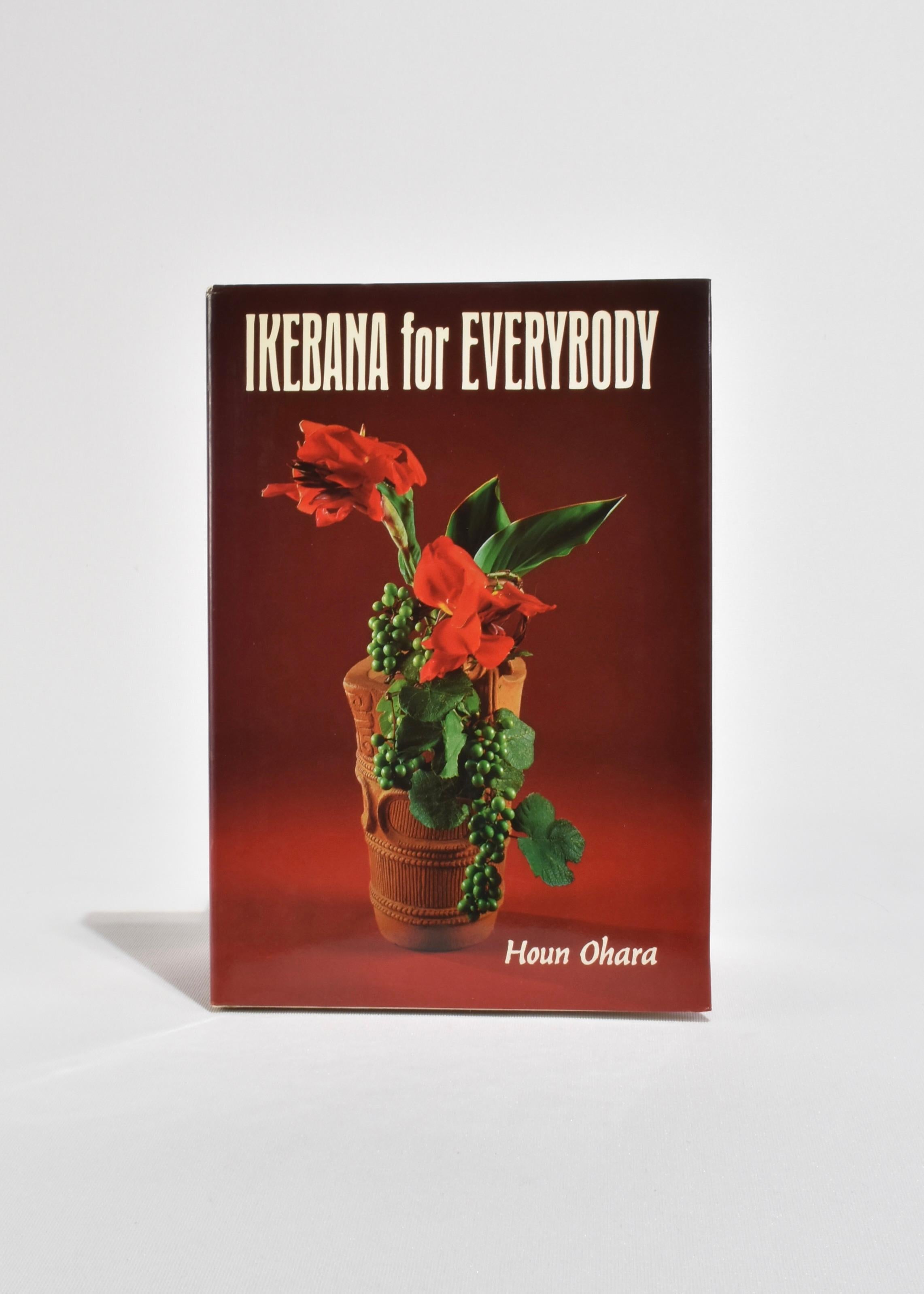 Libro cartonato d'epoca che tratta dell'Ikebana, l'arte giapponese della composizione floreale. Di Houn OHara, pubblicato nel 1975. Prima edizione, 96 pagine.


