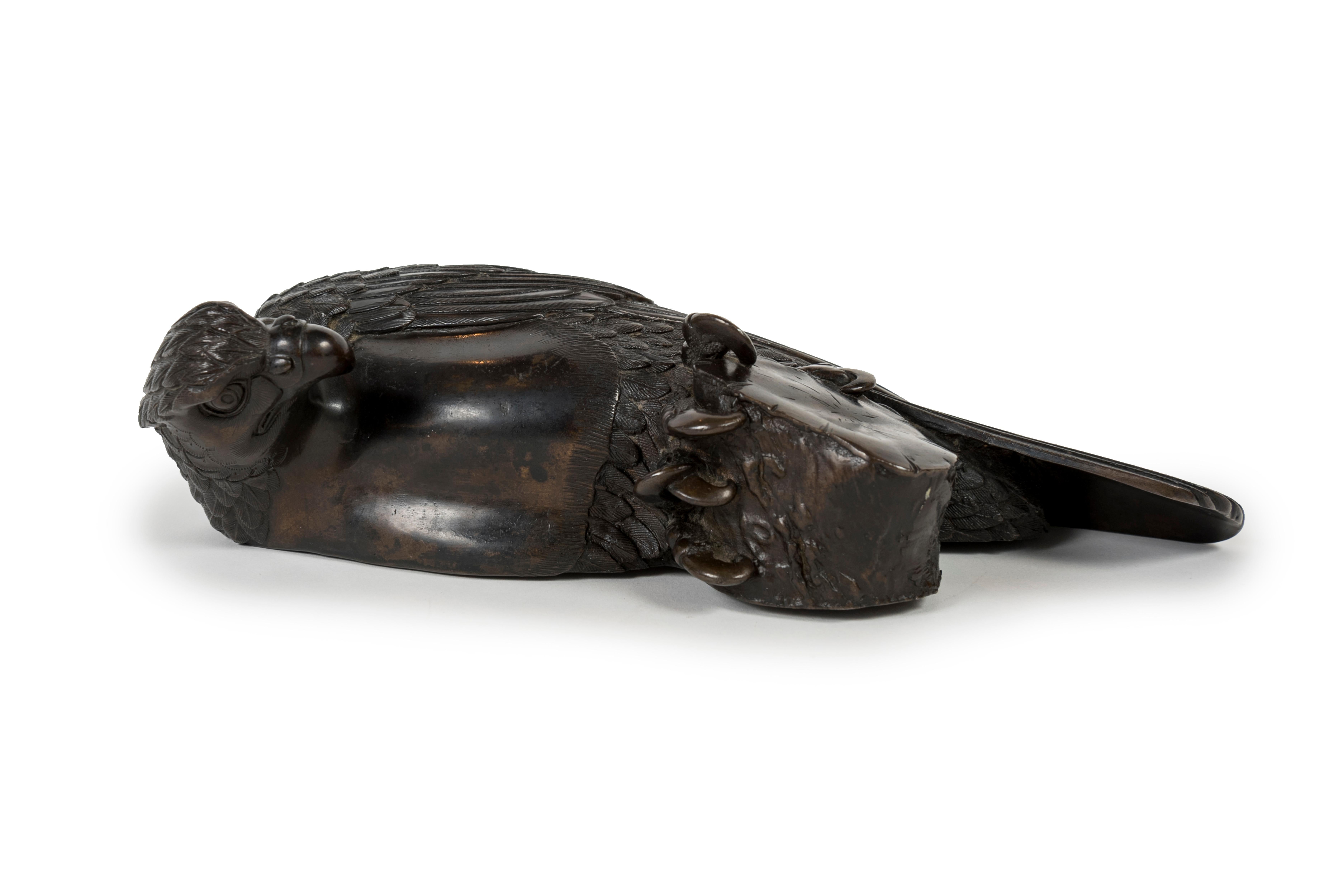 Ikebana en bronze représentant un Hawk destiné à être accroché au mur pour exposer des fleurs Bon état - En vente à PARIS, FR