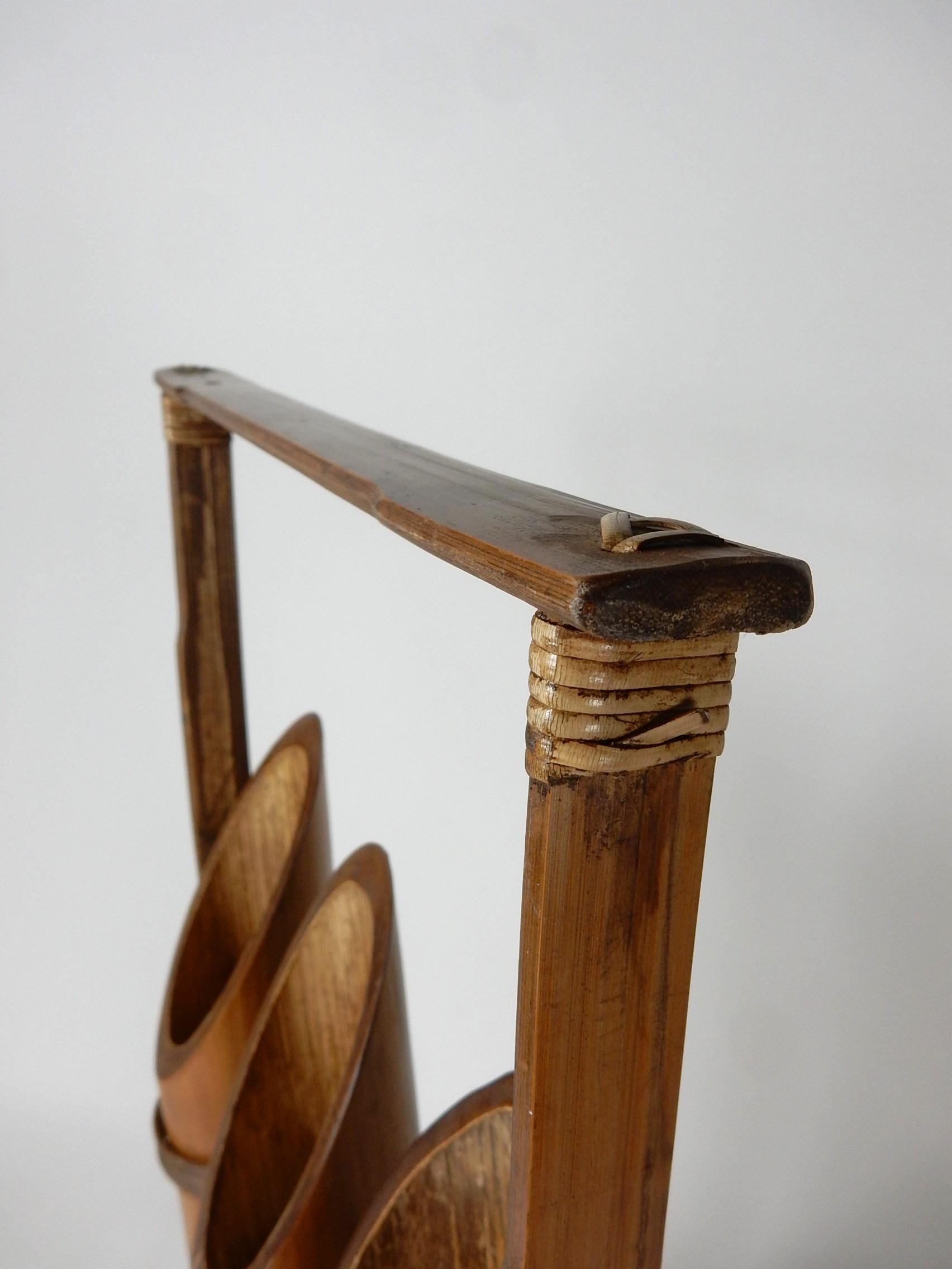 XX secolo Vaso per fiori Ikebana a triplo gambo di bambù e rattan Giappone anni '50 in vendita