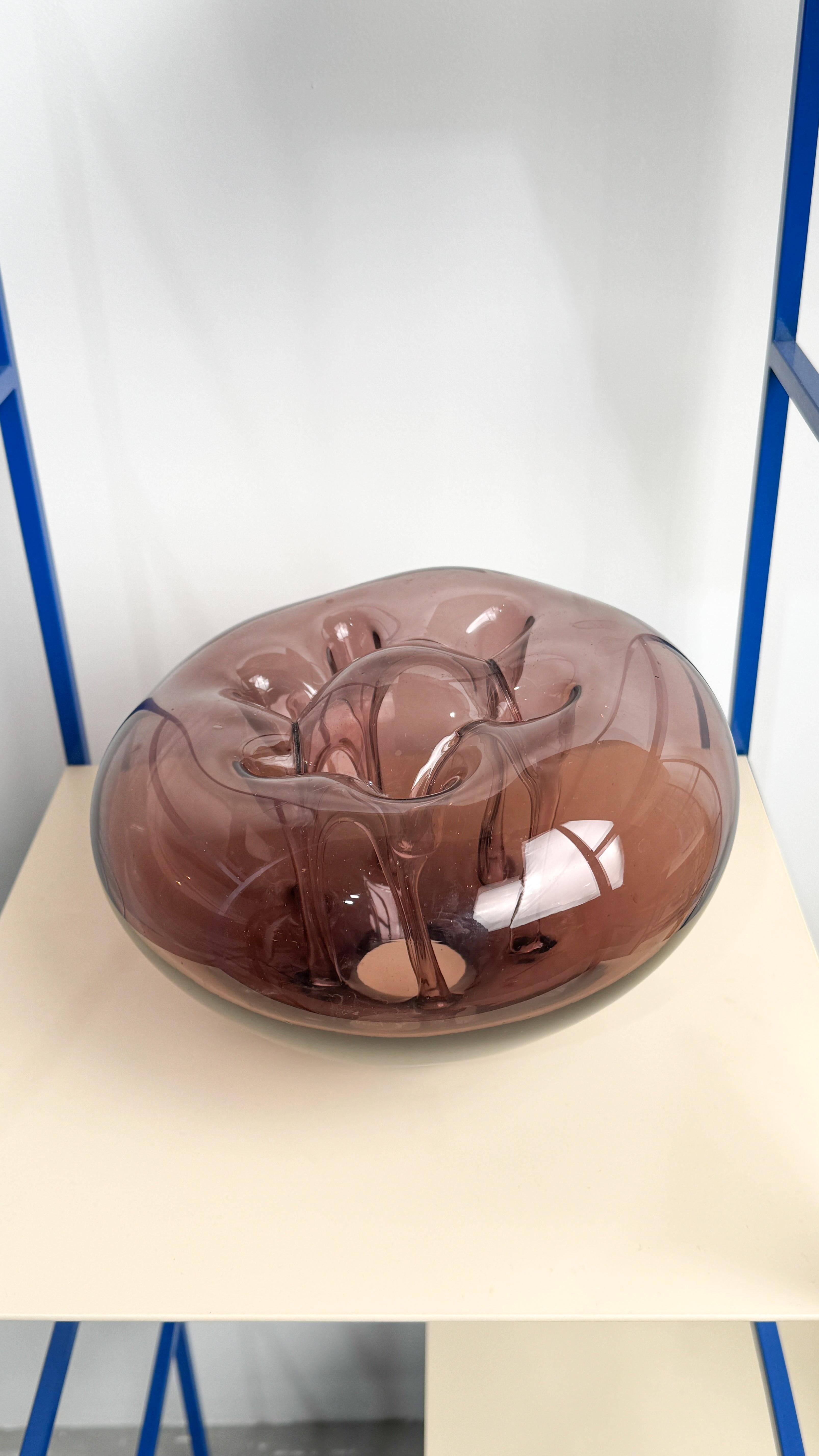 The Ikebana vase by Dragan Drobnjak is an exceptional example of artistic glass from the 1970s in former Yugoslavia. This hand-blown sculpture features an organic, almost otherworldly shape reminiscent of a jellyfish. Made of smoked glass, it has