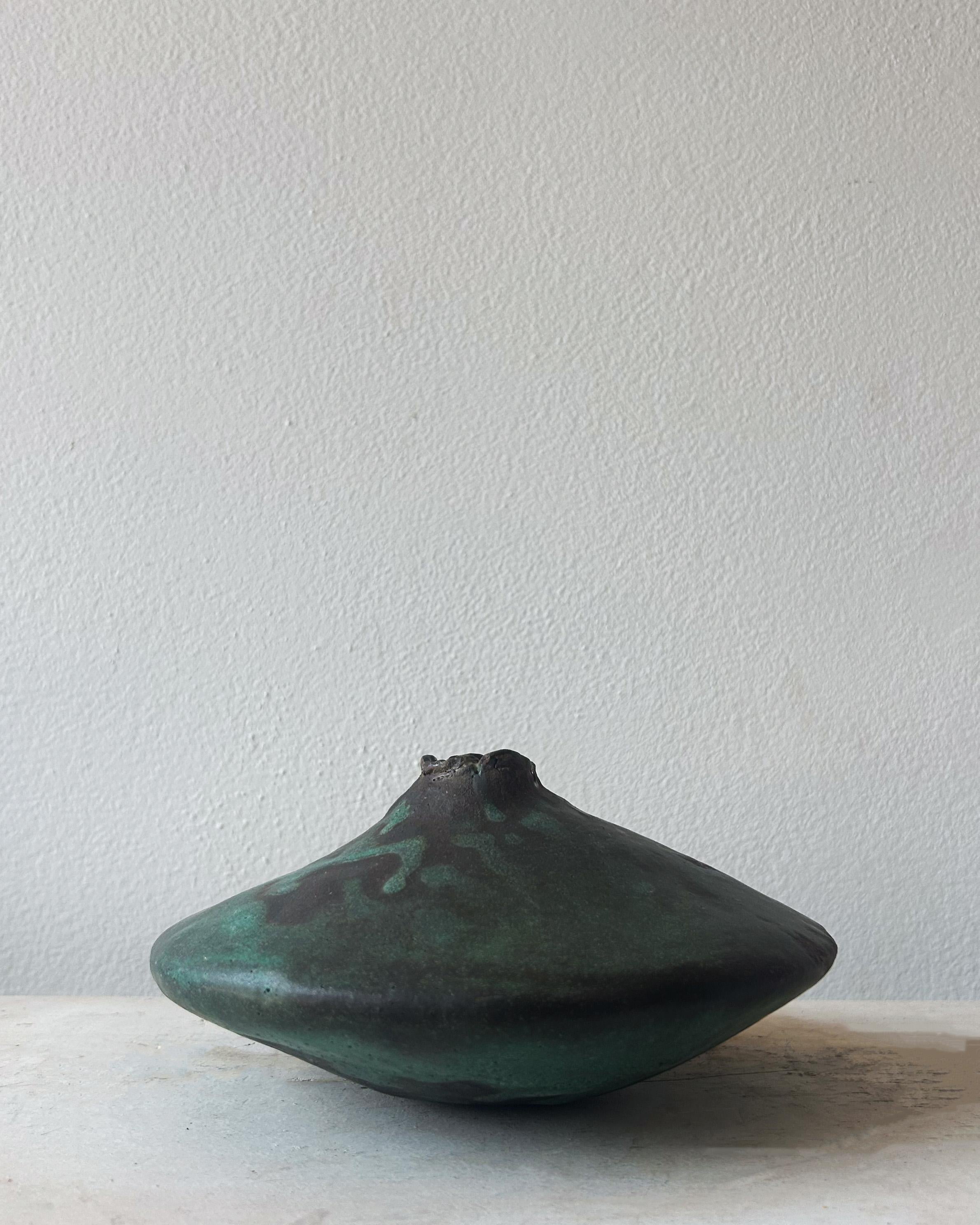 Vase Ikebana, patiné Neuf - En vente à Brooklyn, NY