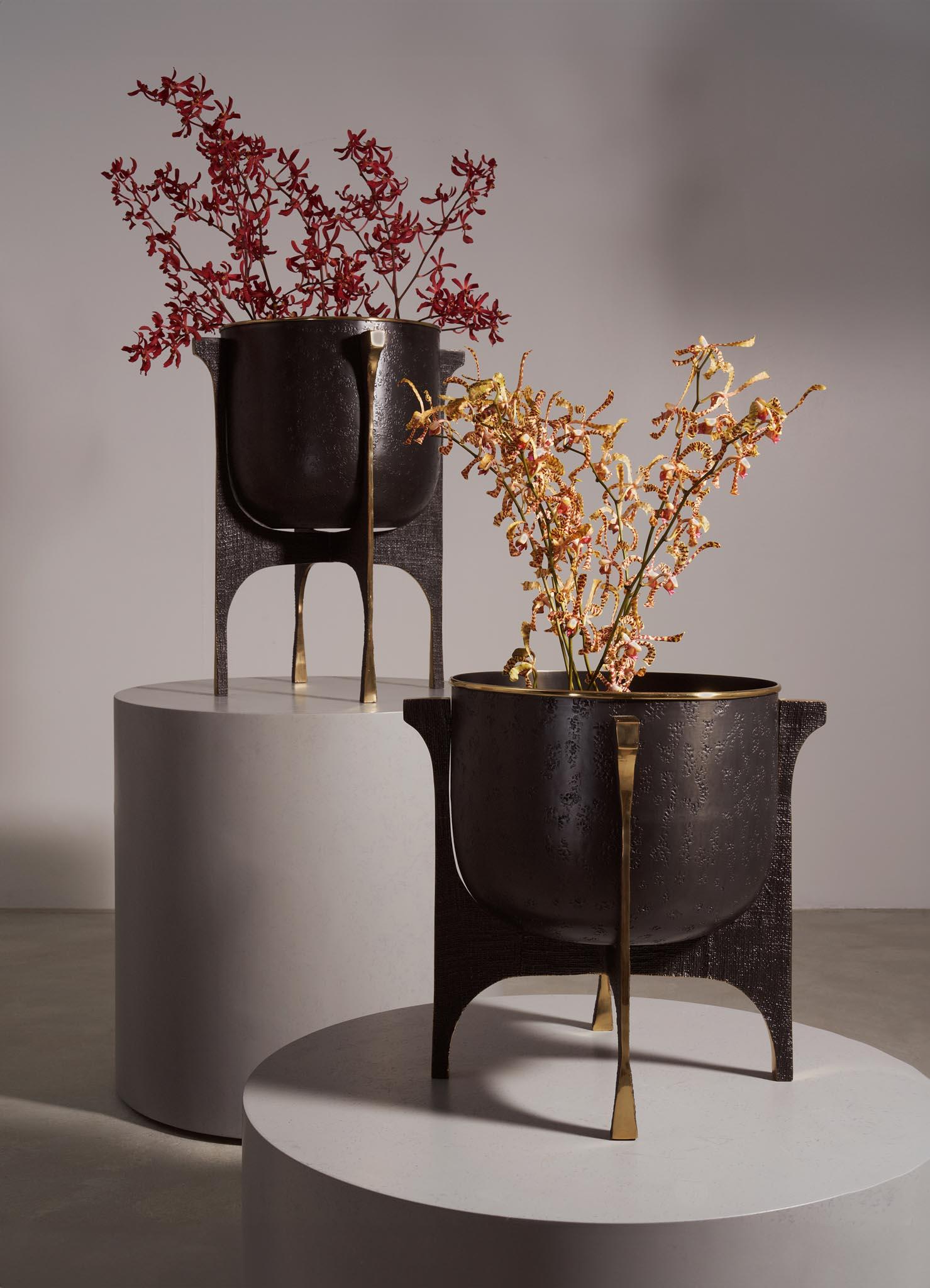 Ottone Fioriera Ikkat piccola in ottone, Viya by Vikram Goyal in vendita