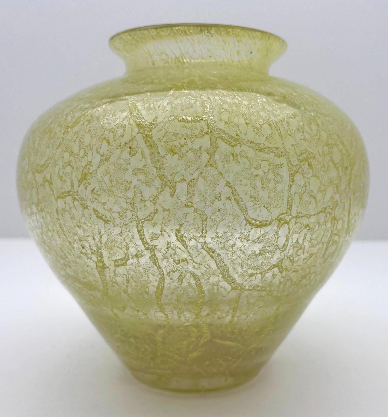 Allemand Vase en verre d'art Ikora, produit par WMF en Allemagne, années 1930 par Karl Wiedmann en vente