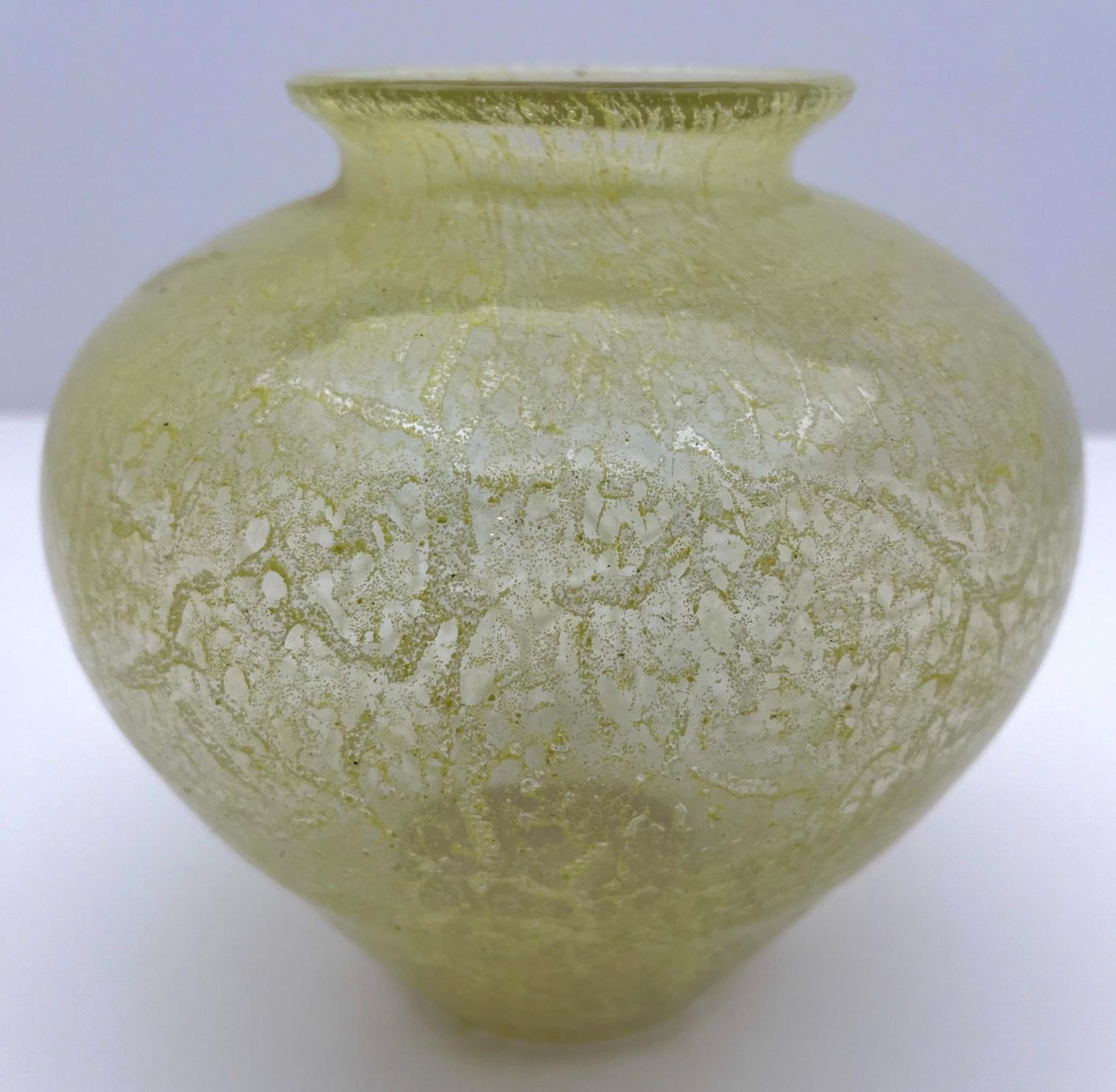 Vase en verre d'art Ikora, produit par WMF en Allemagne, années 1930 par Karl Wiedmann Bon état - En vente à Verviers, BE