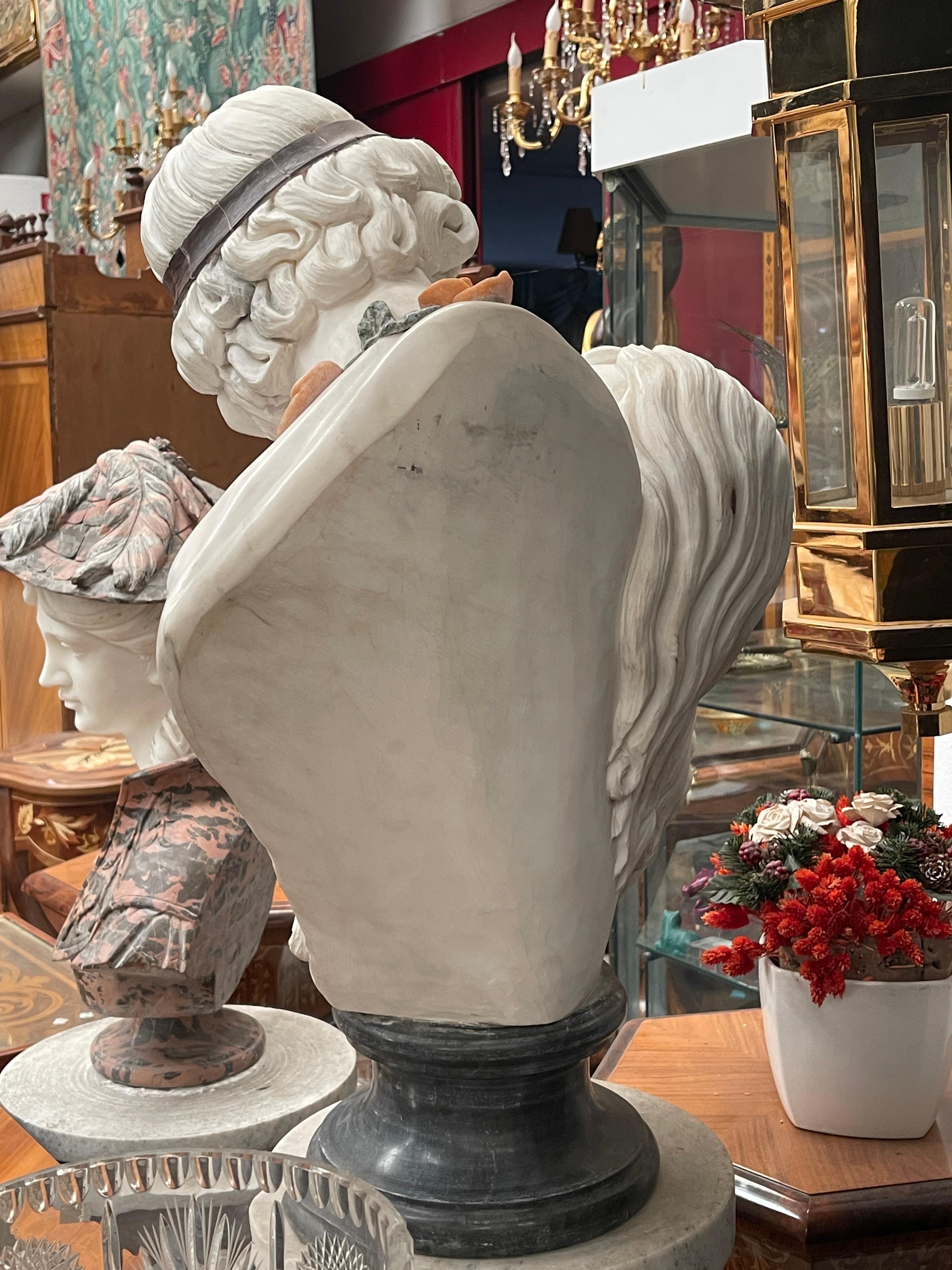 20th Century “Il Bacio Eterno” – Busto in Marmo Policromo Finemente Scolpito in vendita