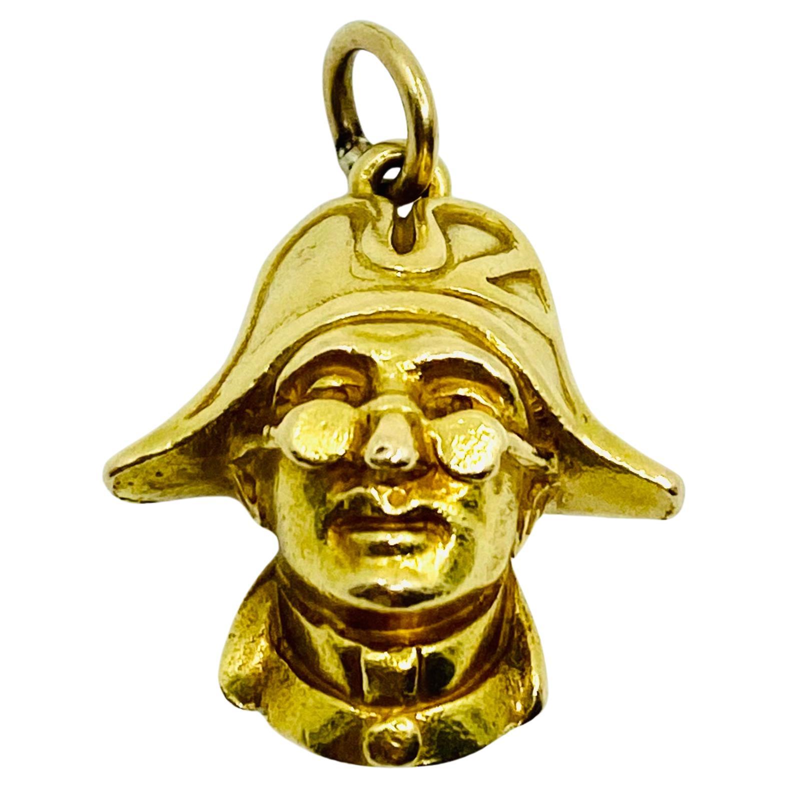 Il Capitano Commedia dell'Arte Pendentif à breloques en or 18k Excellent état - En vente à Beverly Hills, CA