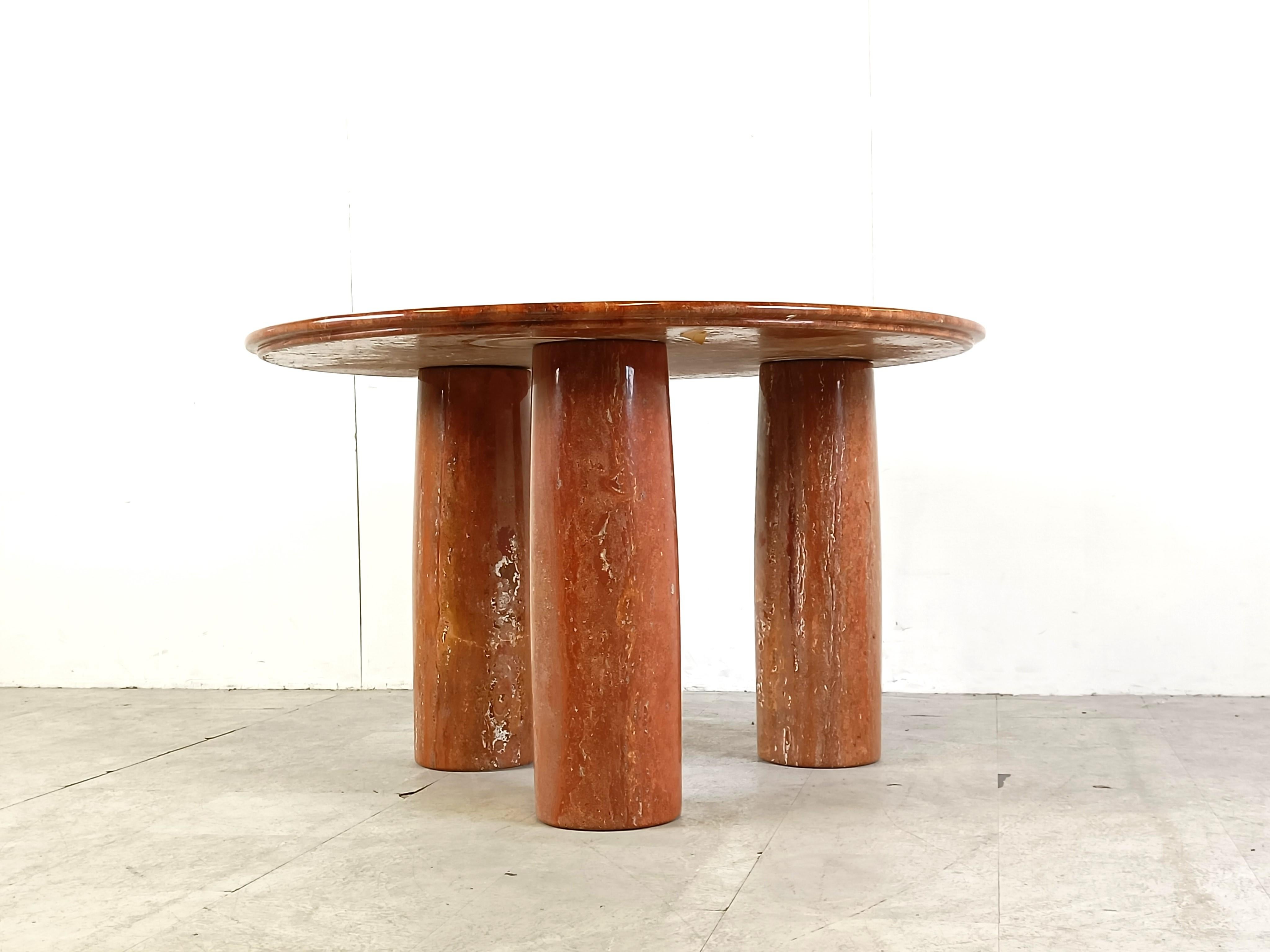 Mario Bellini (b. 1935), for Cassina, a table ‘Il Colonnato‘, designed in 1977, Italy, red travertine with varnish coating, table structure on 3 round legs tapered towards the top with a beautiful round table top.

Very good condition

Old Cassina