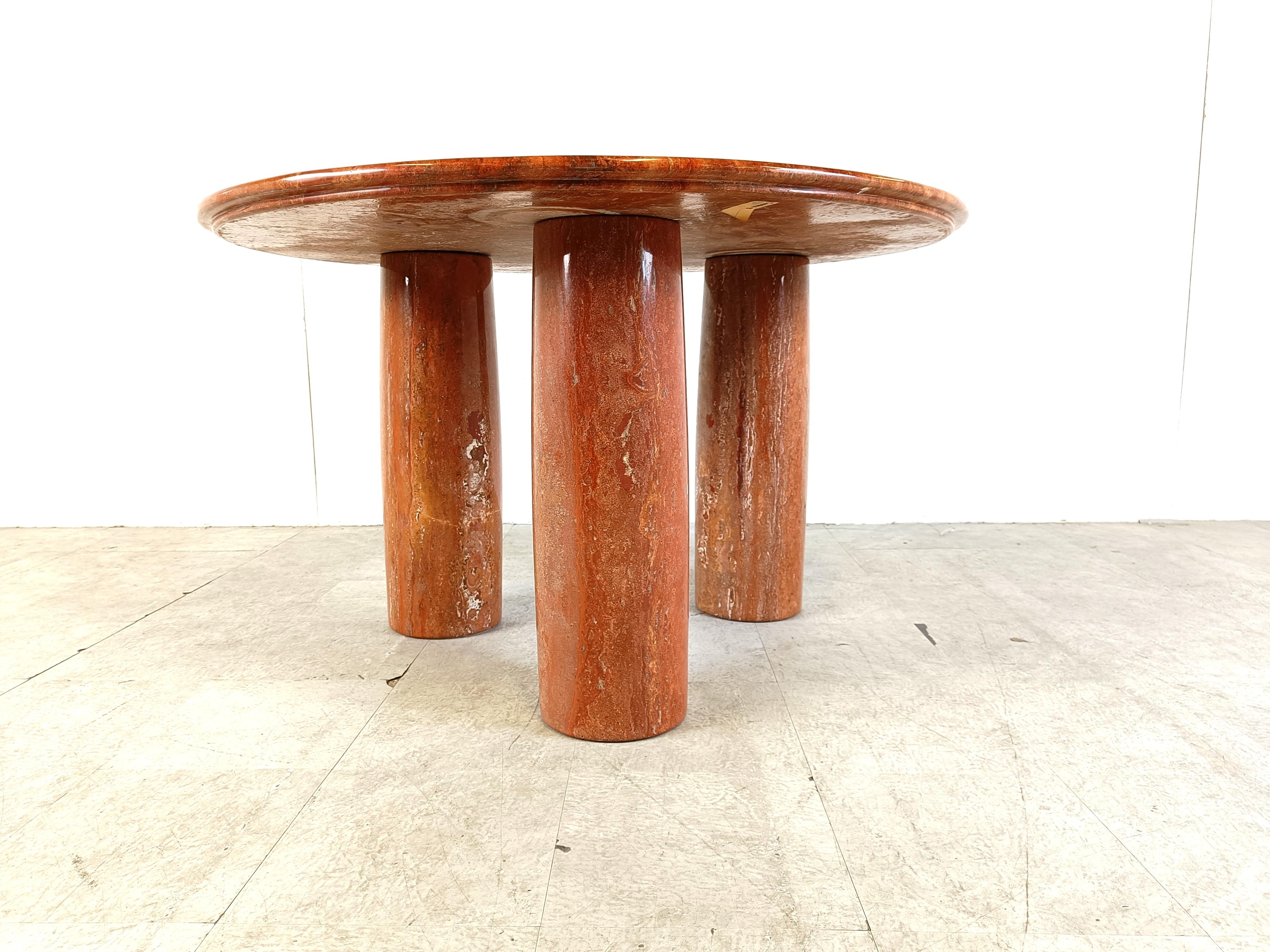 Il Colonnato Dining Table in red travertine by Mario Bellini for Cassina, 1970s In Good Condition In HEVERLEE, BE