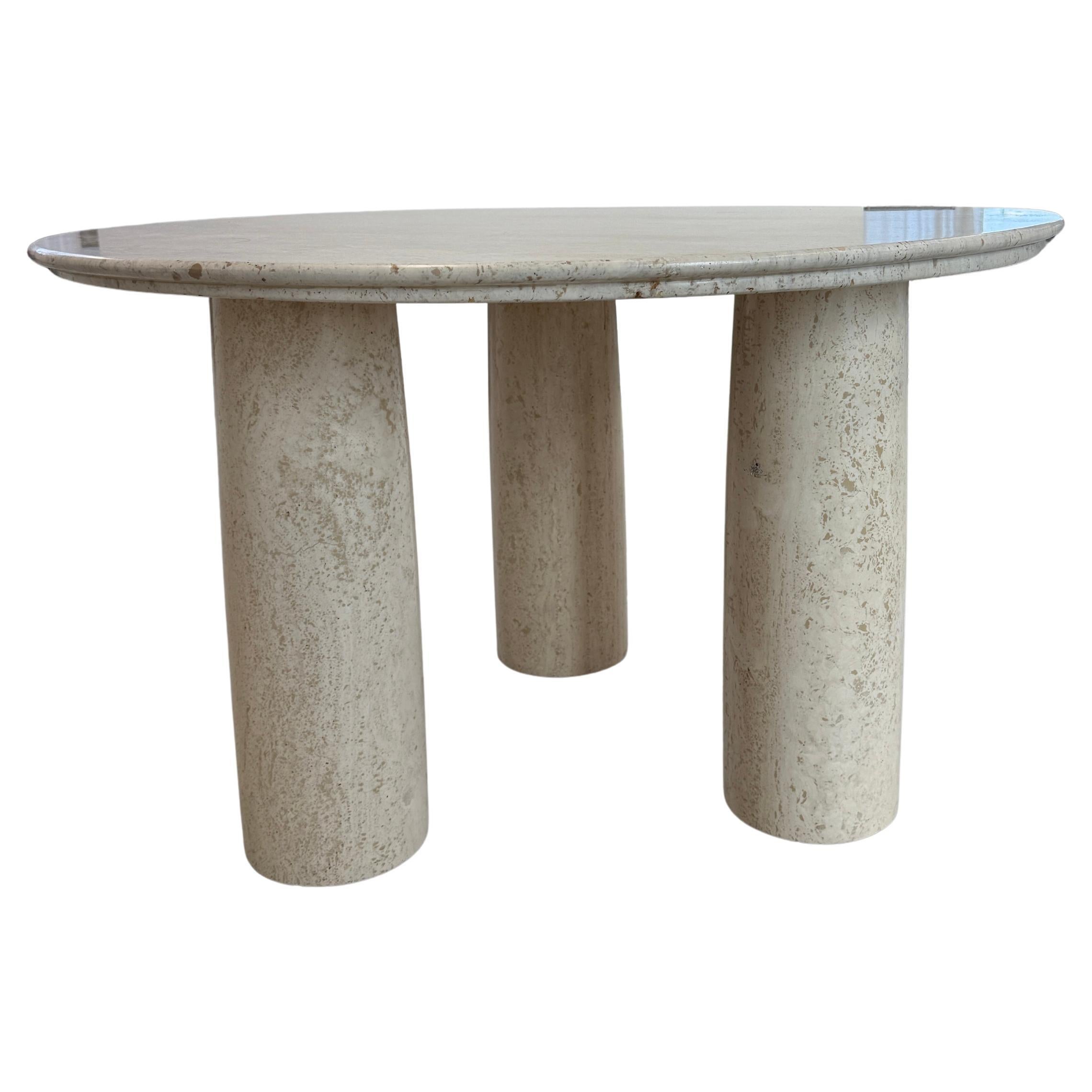 Il Colonnato table de salle à manger ronde en marbre travertin de Mario Bellini, pieds à colonnes en vente