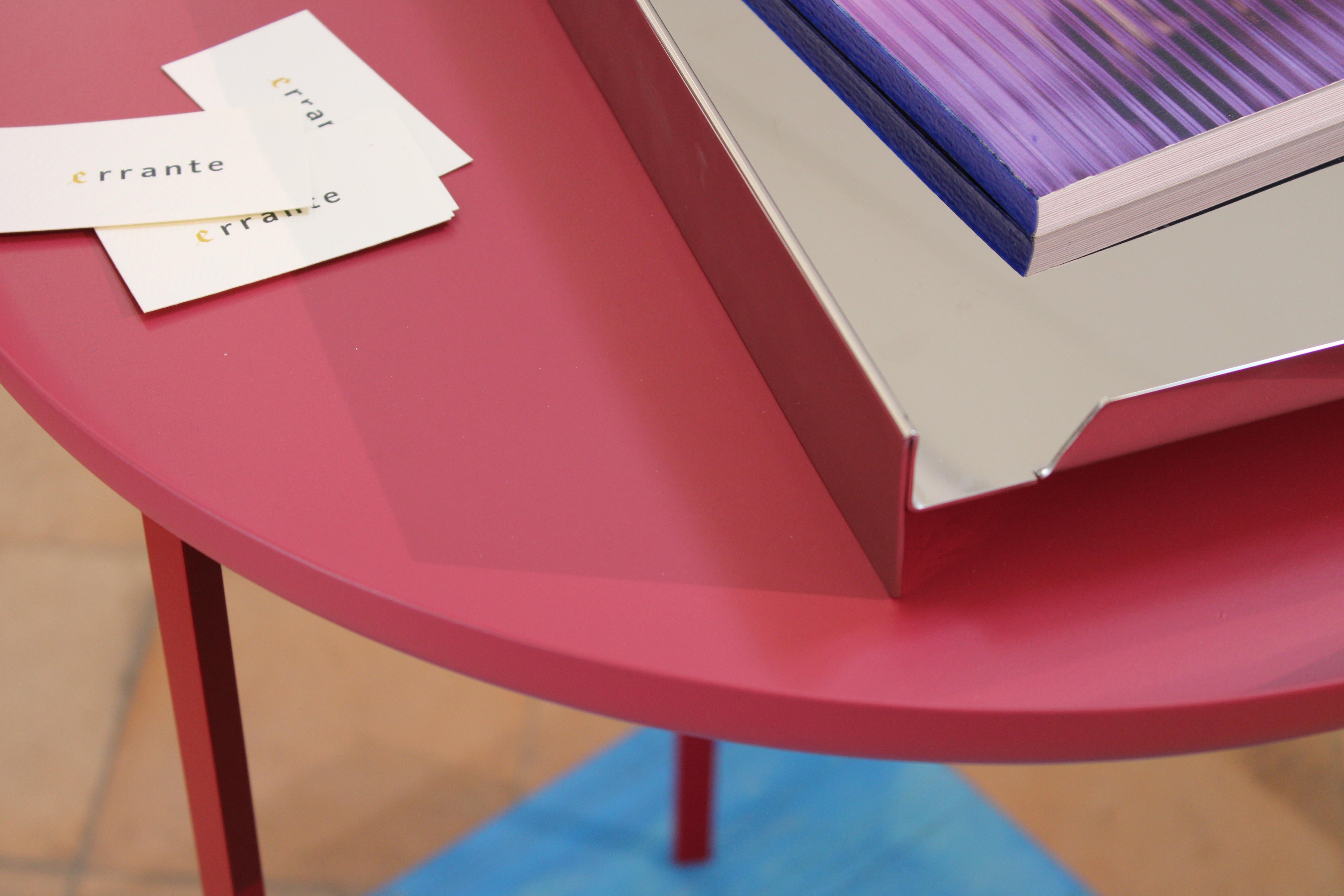 XXIe siècle et contemporain Table basse concave italienne contemporaine en acier, II Cugino par Errante en vente