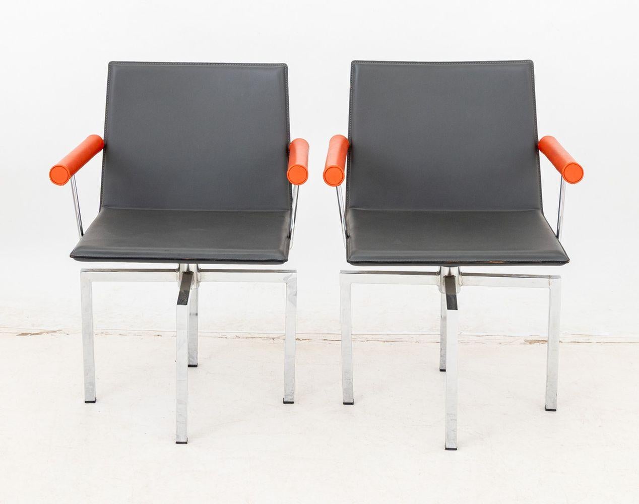 Paire de fauteuils pivotants en cuir Hils 