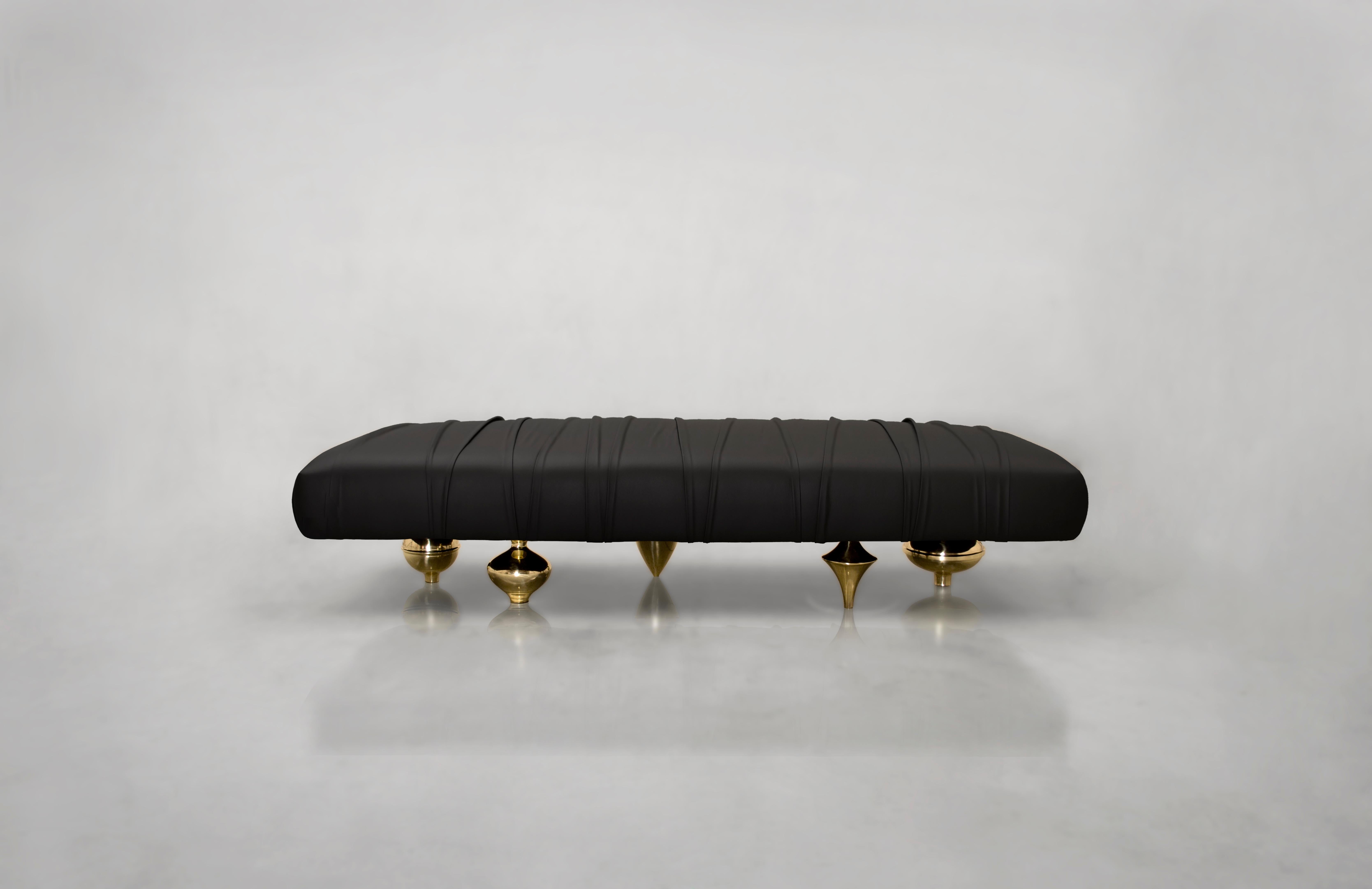 An alternation of rounded shapes and geometrical lines, reassuming discipline and freedom, a composite, multiethnic plan where every element and material harmoniously contributes to the overall balance of the piece.
Il Pezzo 1 Bench is expertly