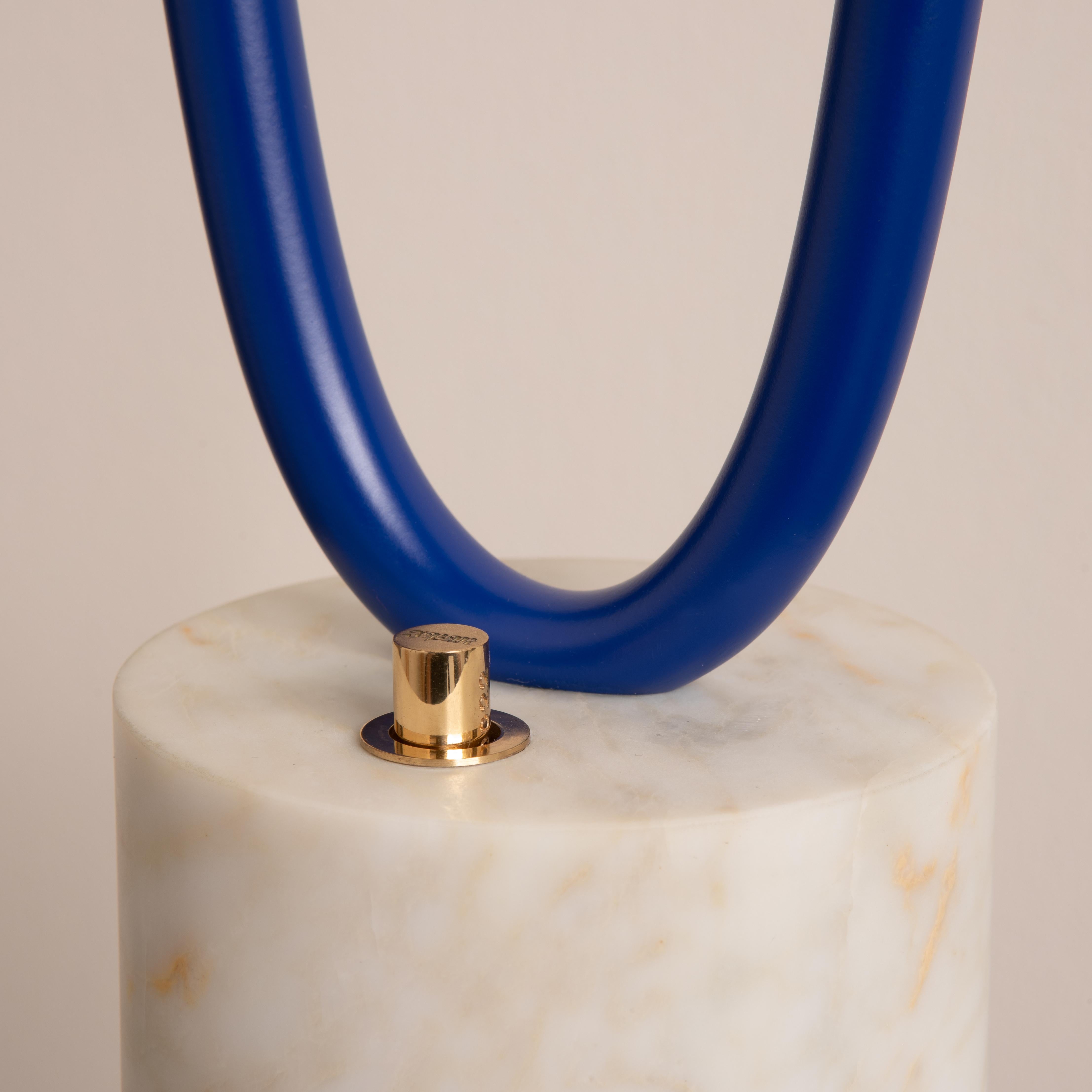 „Il Pezzo 12 Stehleuchte“ – blaue majorelle – Calacatta-Marmor – Kristalle – LEDs (Gebürstet) im Angebot