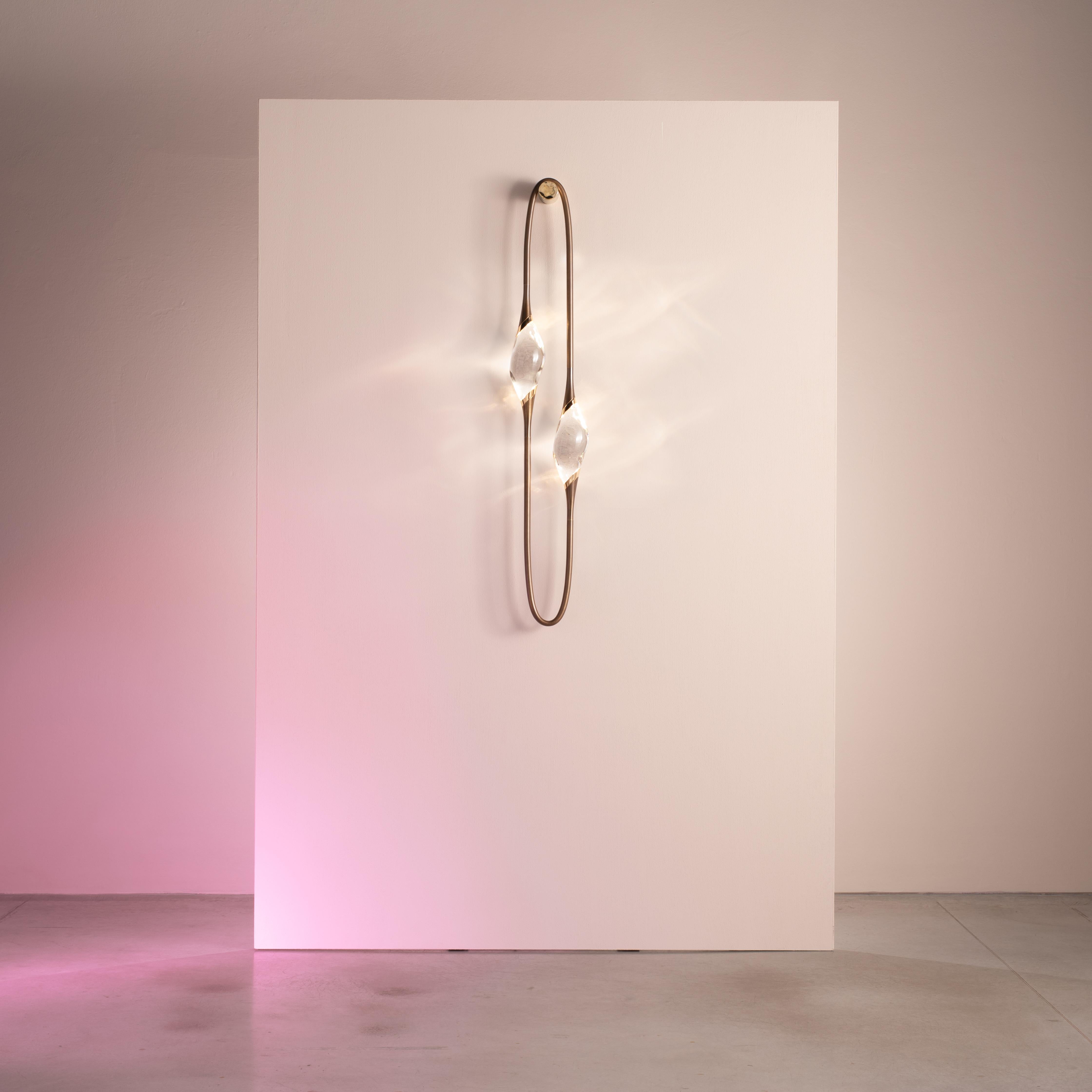 A pure graphic sign, bringing light and beauty into spaces, transforming them into an intimate experience, this is Il Pezzo 12 Wall Sconce.
We fell in love with the circular form of the Floor Lamp, and it felt natural to hang it on the wall like a