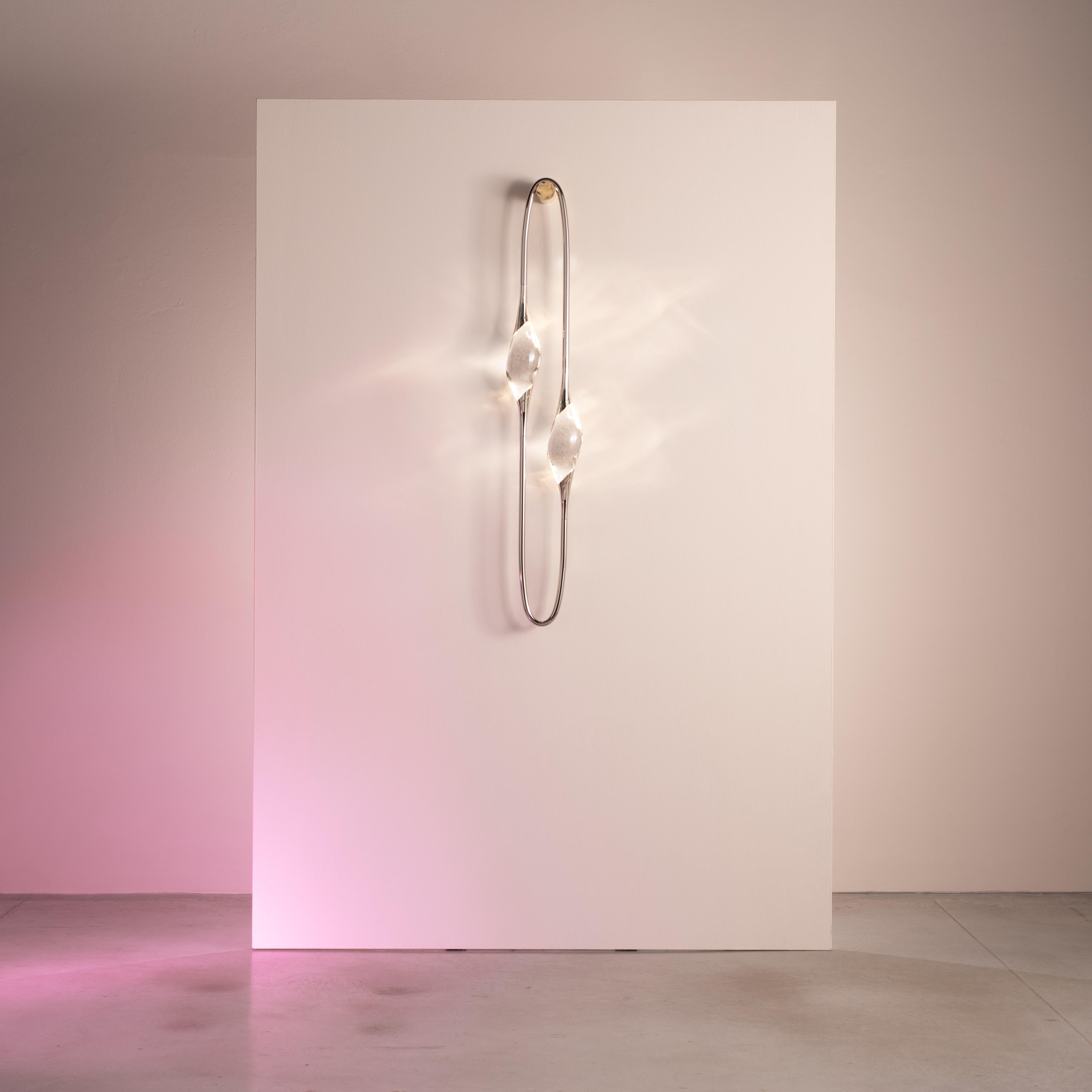 A pure graphic sign, bringing light and beauty into spaces, transforming them into an intimate experience, this is Il Pezzo 12 Wall Sconce.
We fell in love with the circular form of the Floor Lamp, and it felt natural to hang it on the wall like a