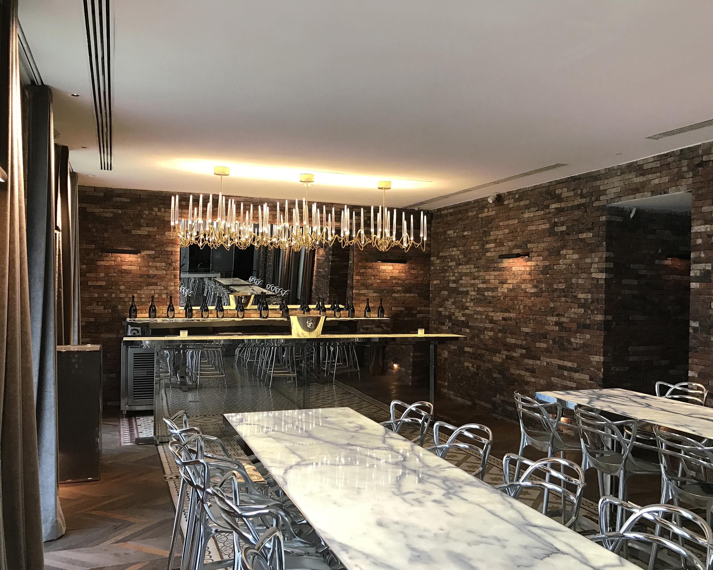 « Il Pezzo 3 Endless Chandelier »- longueur 375 cm/147,6 - bronze - cristal - LED en vente 4