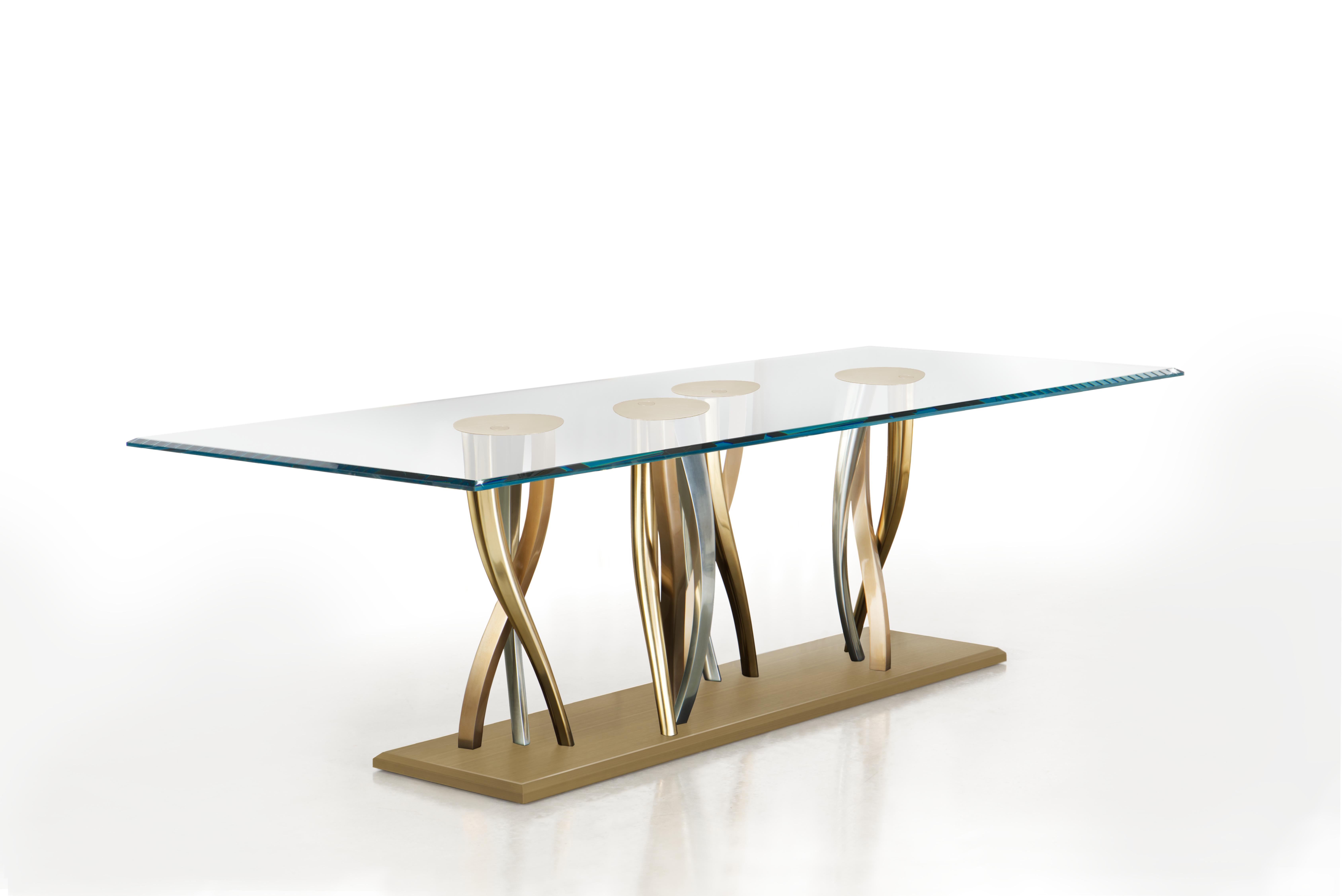 italien Table « Il Pezzo 8 Glass Table » plateau en verre, bronze, laiton satiné, nickel, base en moulage en vente
