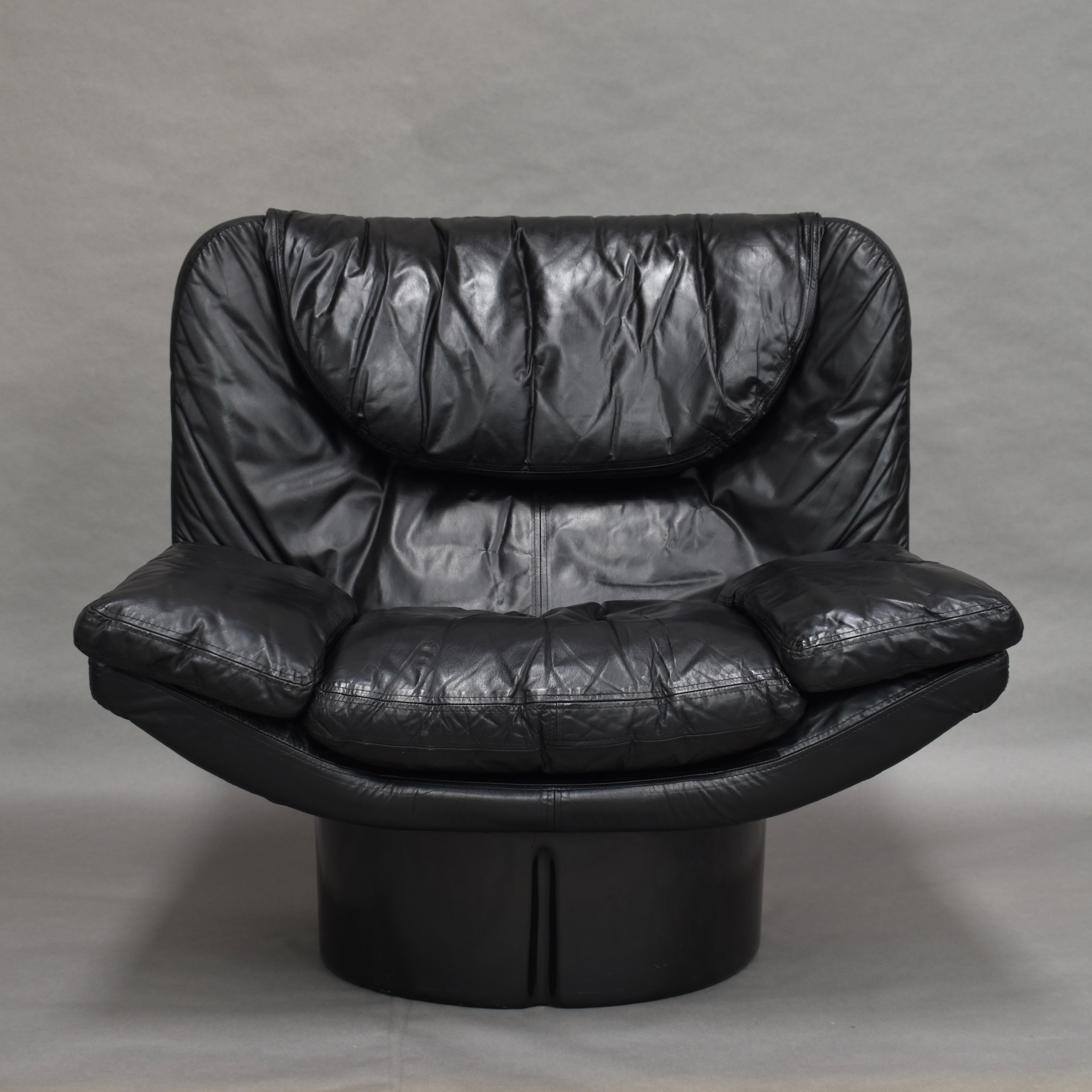 Modell Il Poltrone Sessel von T. Ammanti & G.P. Vitelli für Comfort, 1973.

Dieser Stuhl gehört zur Serie 175 von Comfort und ist ein Modell in der Linie des Elda-Stuhls von Joe Colombo, der ebenfalls von Comfort hergestellt wird. Er ist aus
